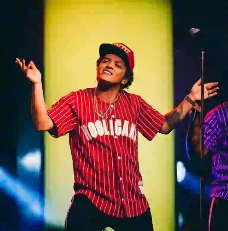 La fusión sporty chic de Bruno Mars, uno de sus 