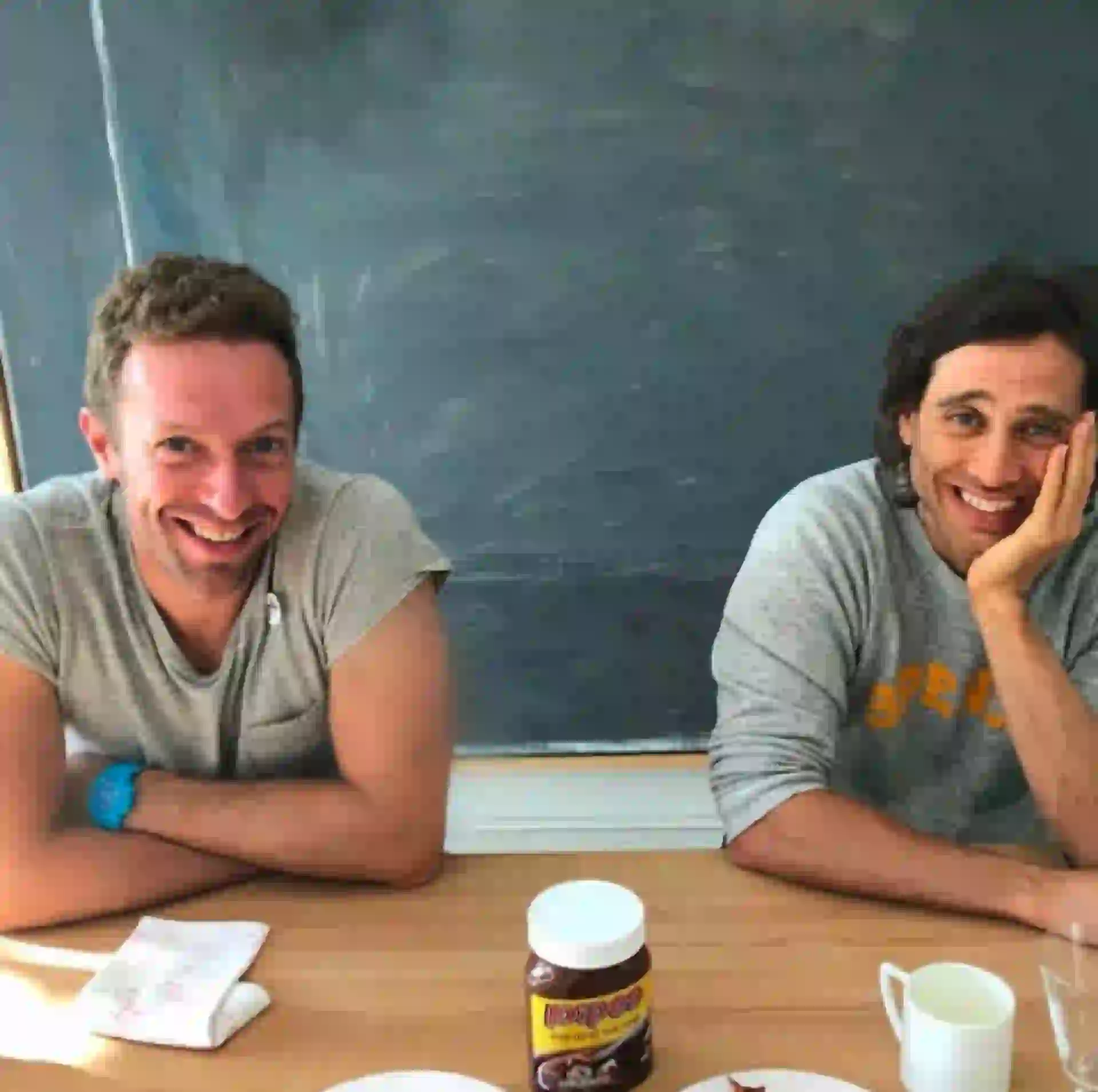 "Familia moderna", su ex y su actual posan juntos.