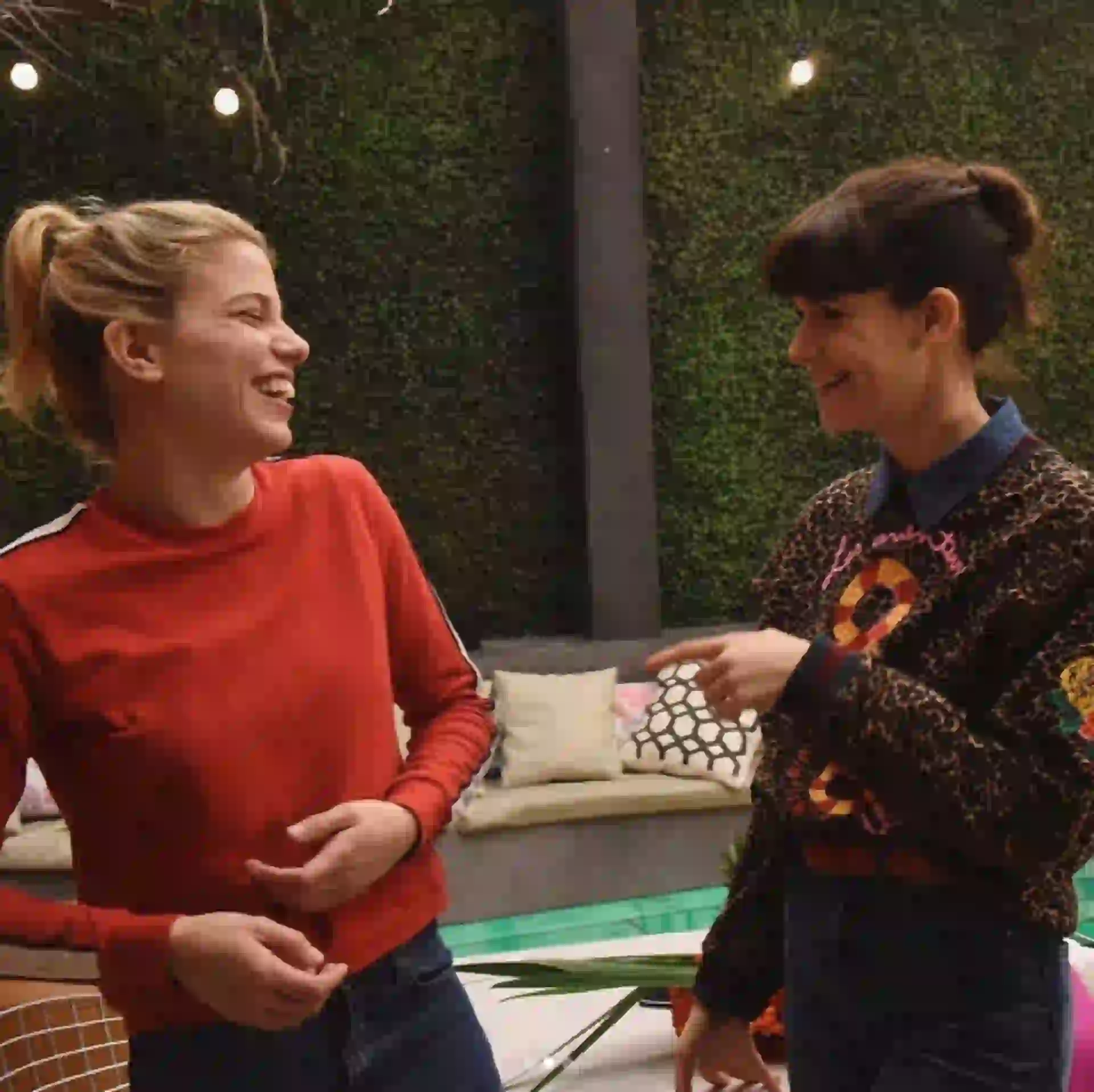 Justina Bustos Las Estrellas 4