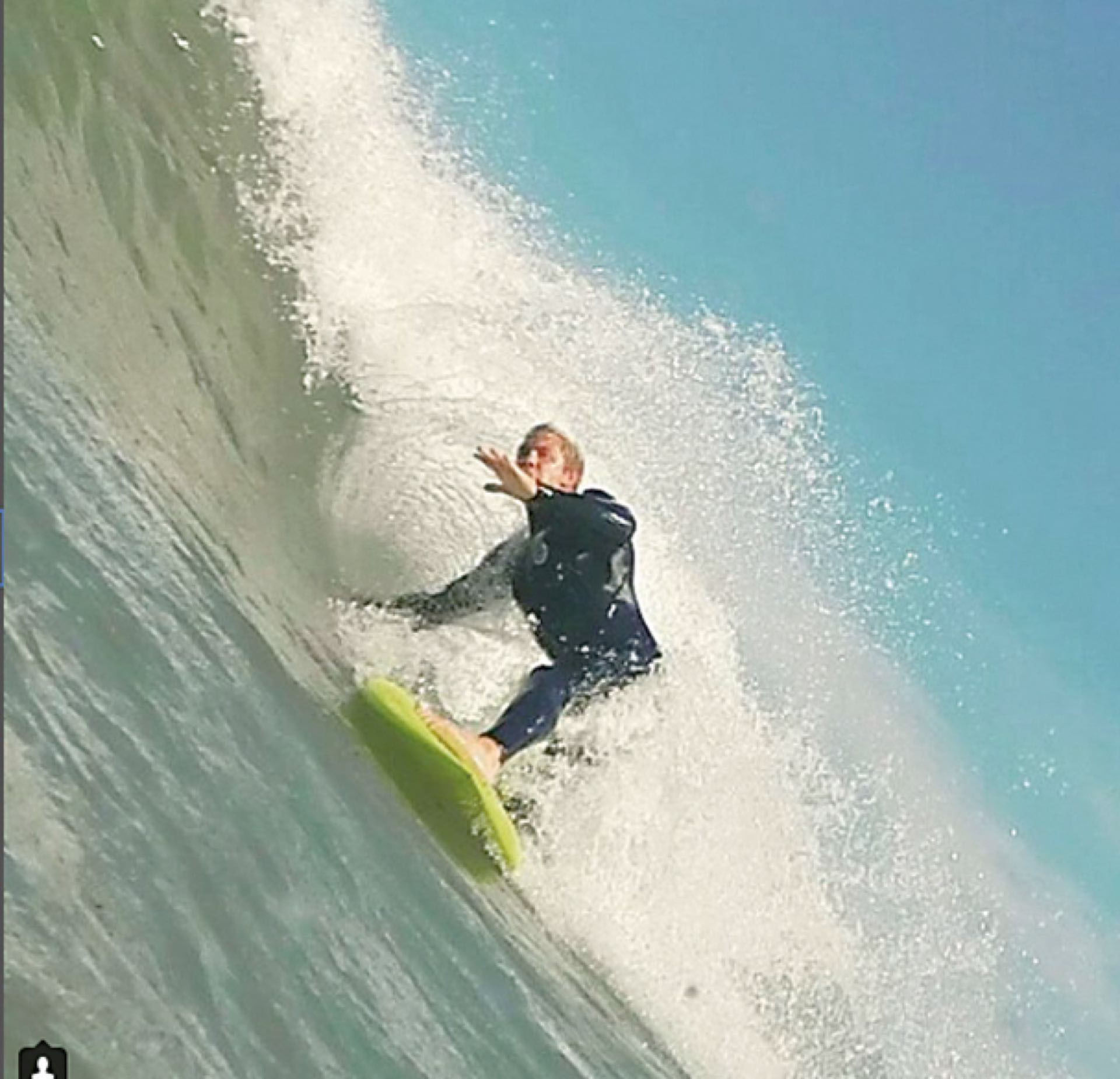 Haciendo surf, una de sus pasiones.