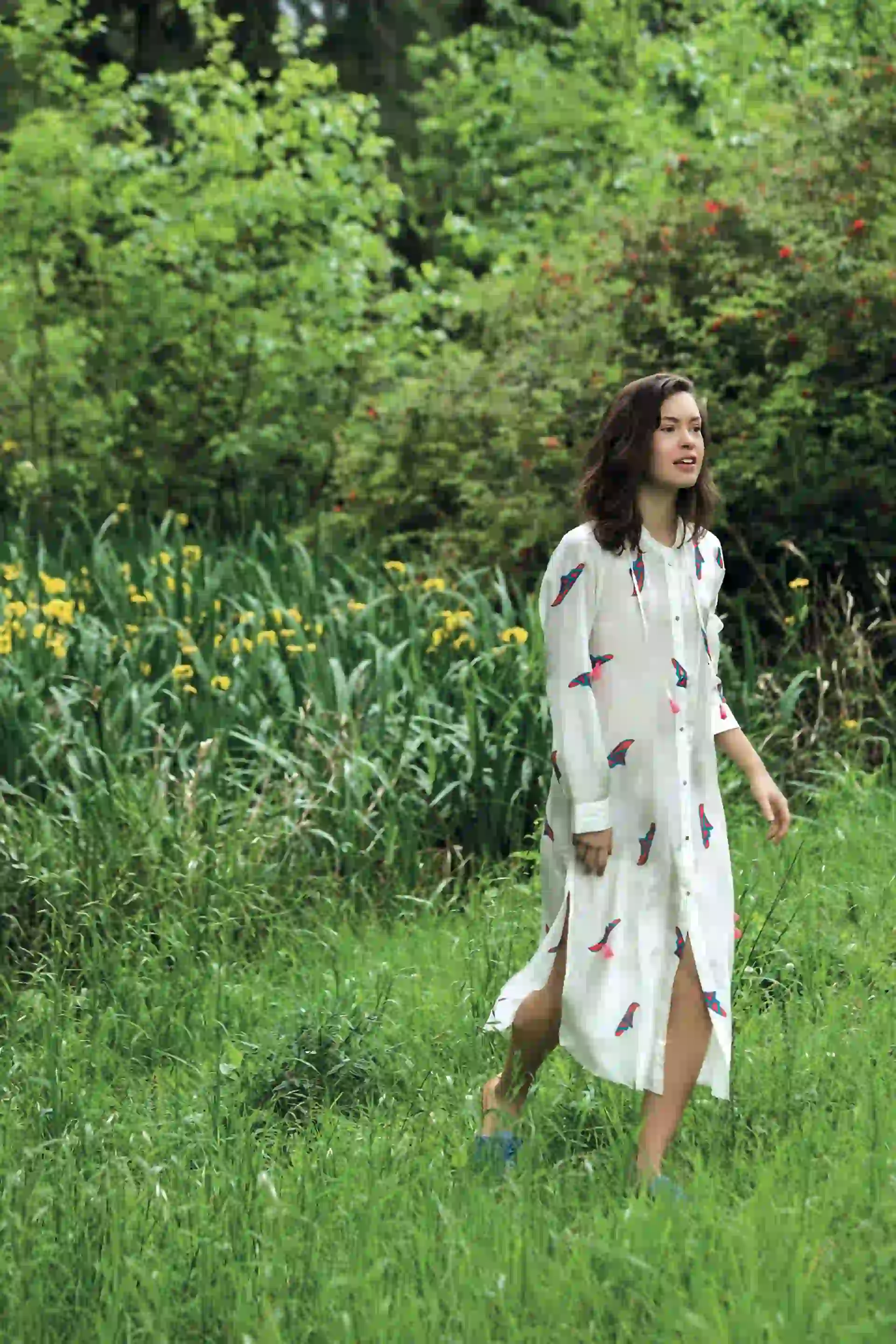 Túnica de seda (Rapsodia) y sandalias chatas ($ 1.250, a pie para Grimoldi).Foto Fernando Venegas/ Para Ti