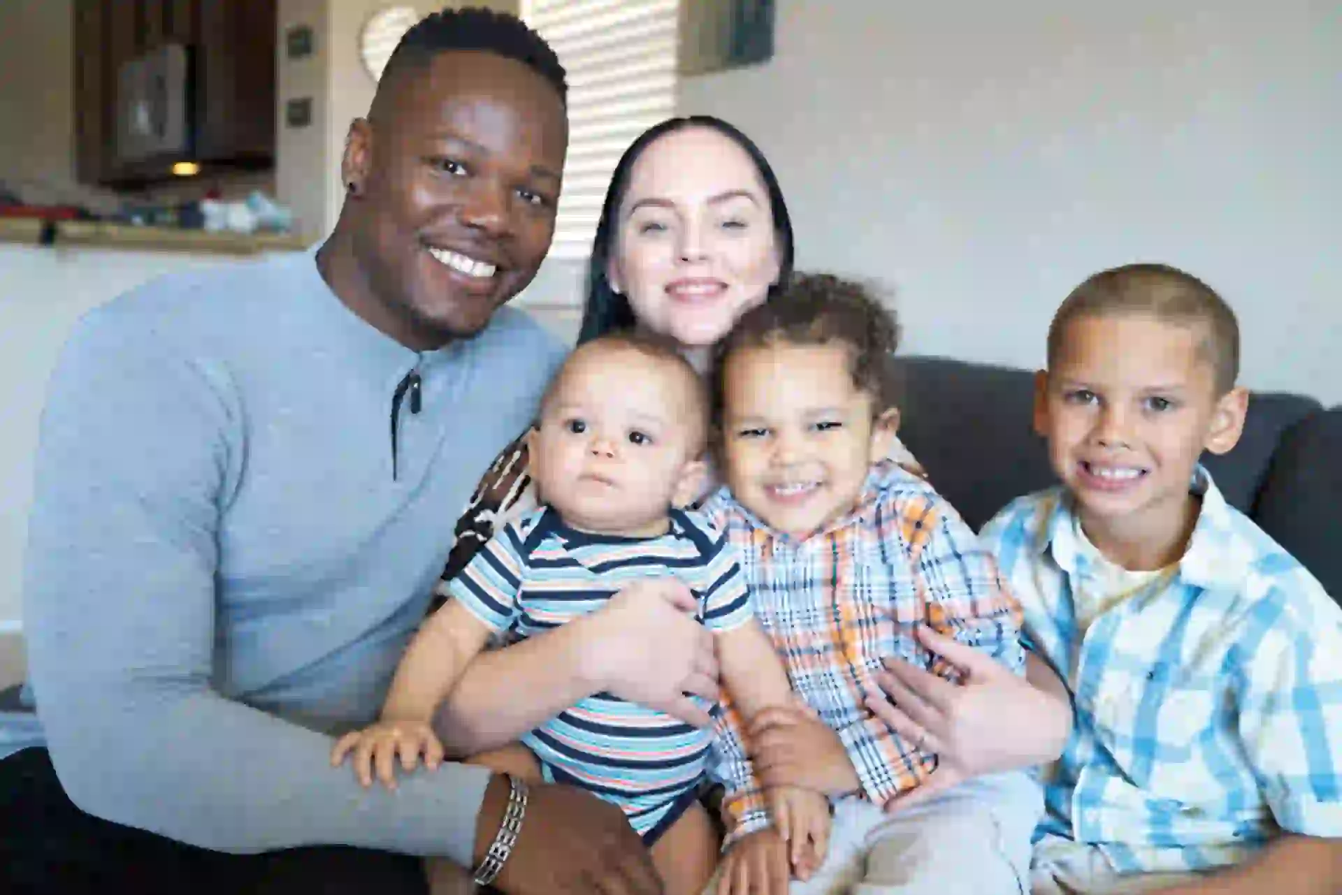 Wardell Jasper y Jessica Allen con Jeremiah (7), Jairus (2) y Malachi, en su foto de portada de Facebook.