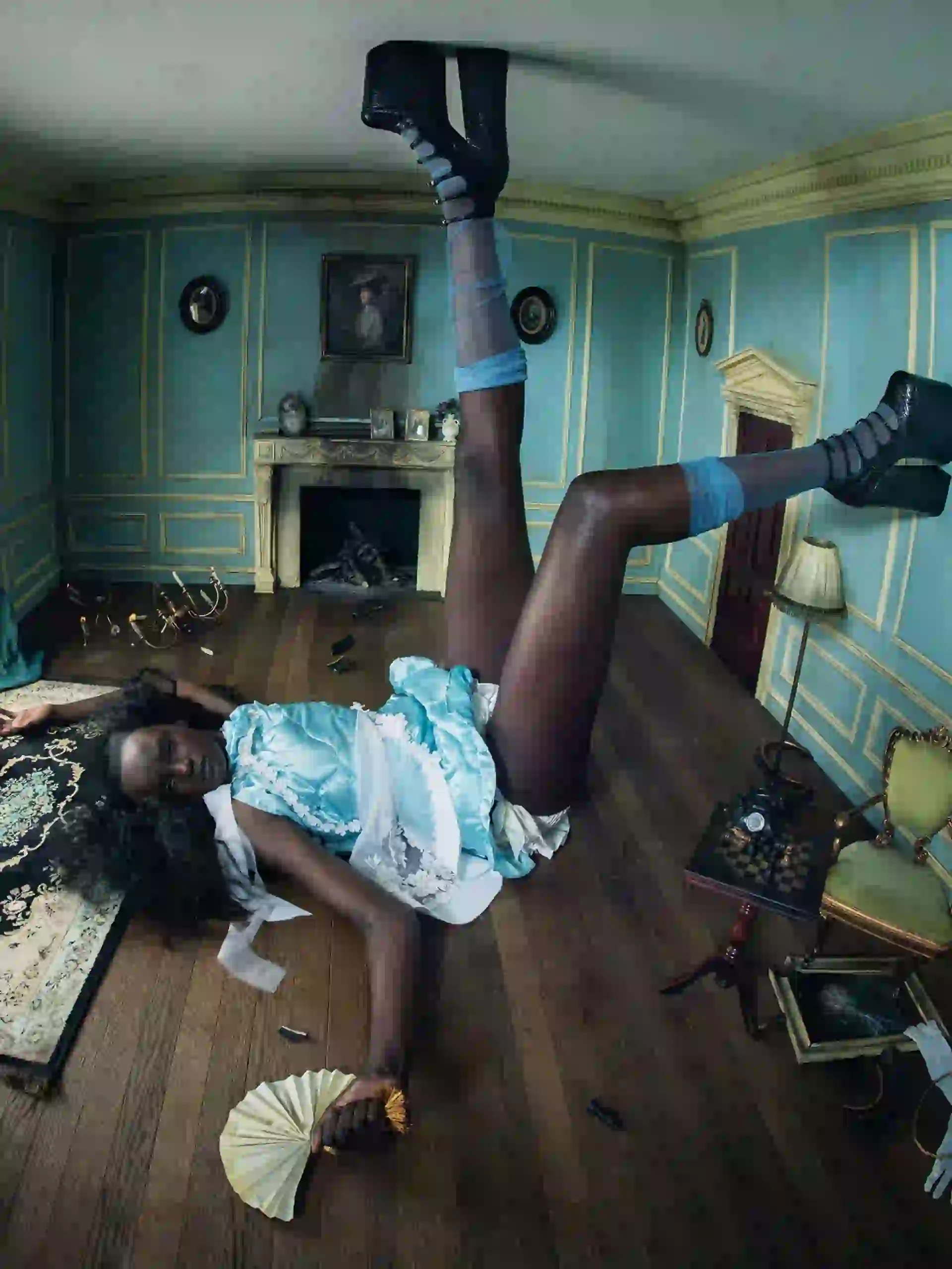 Duckie Thot en la piel de Alicia en el Pais de la Maravillas (Gentileza Pirelli)