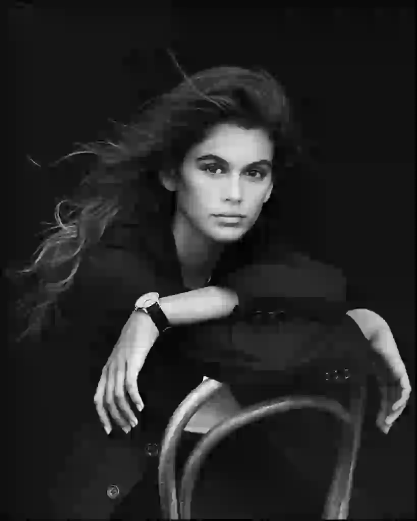 Kaia Gerber pose pour la nouvelle campagne de montres OMEGA, le 12 dÈcembre 2017. Sa mËre C. Crawford est l