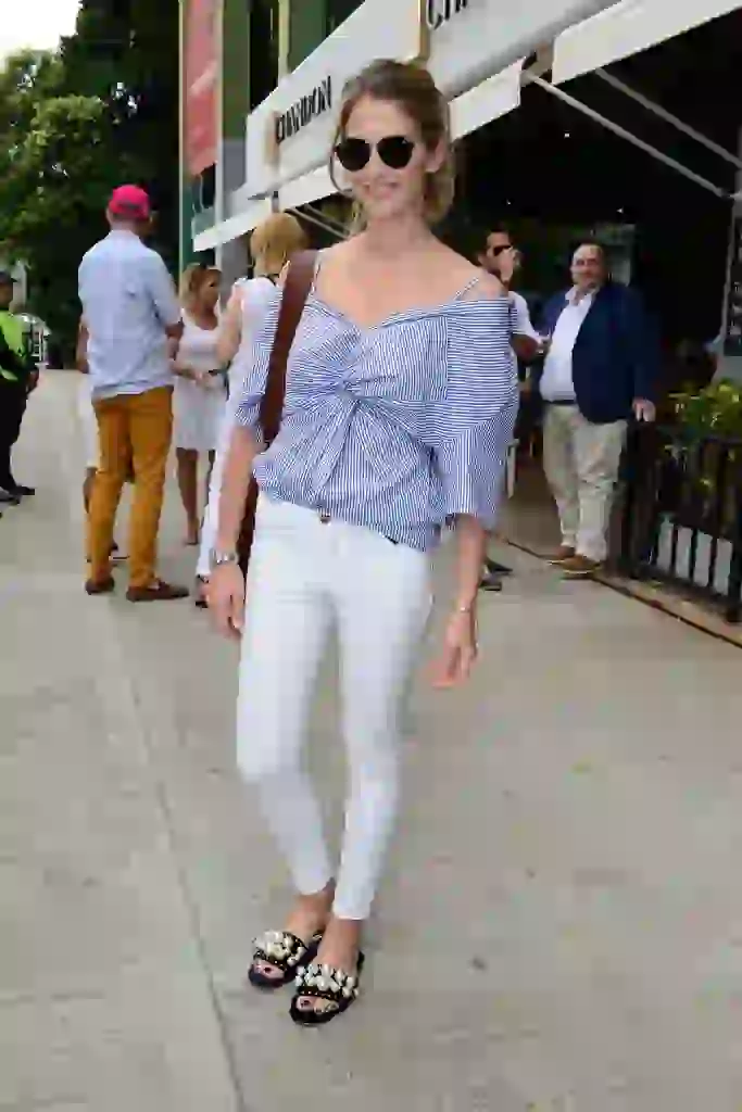 Julieta Spina por su parte optó a un look clásico atemporal