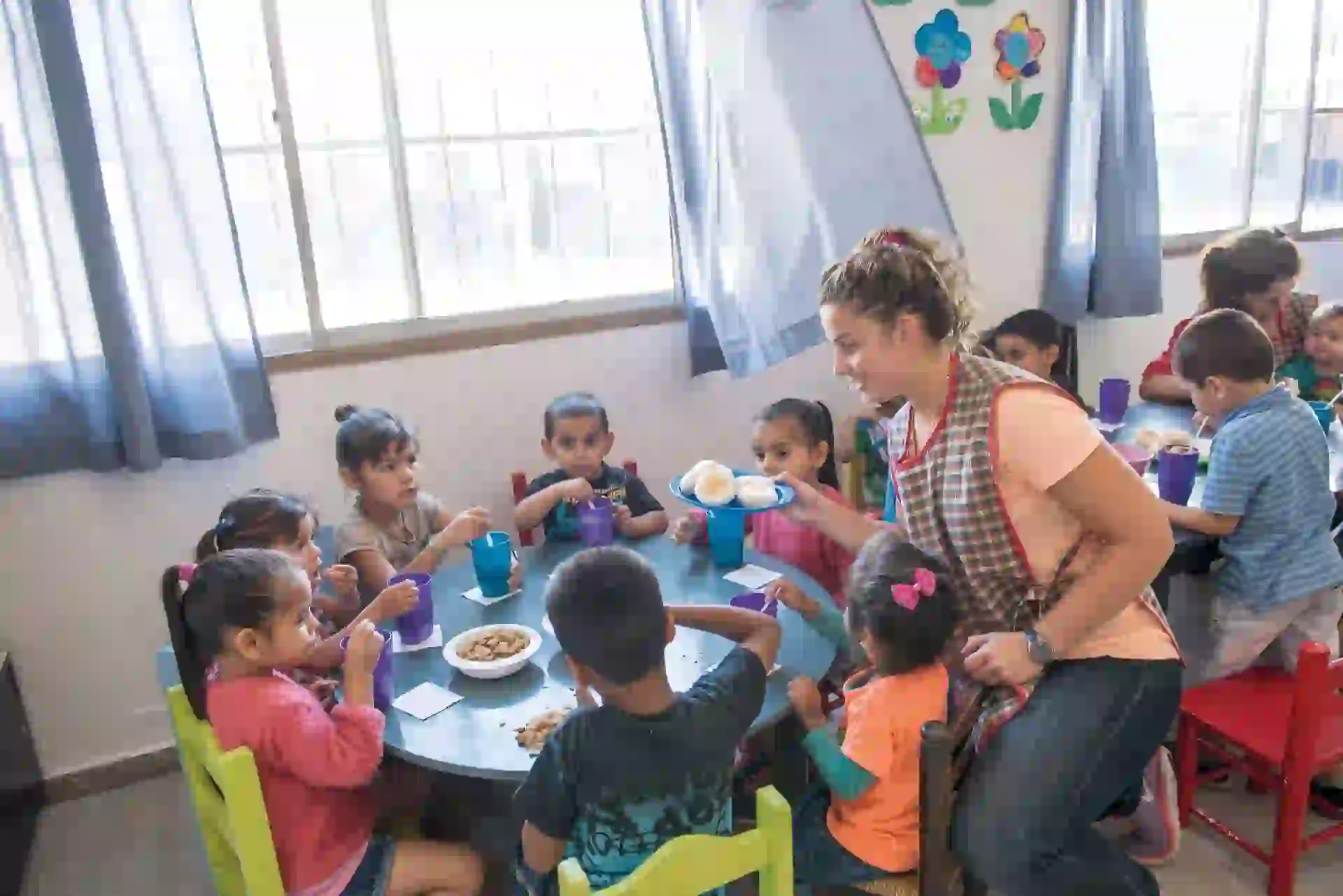 #PARA TI - CENTRO CONIN BANCALARI - news - chicos merendando - MC - 20171222