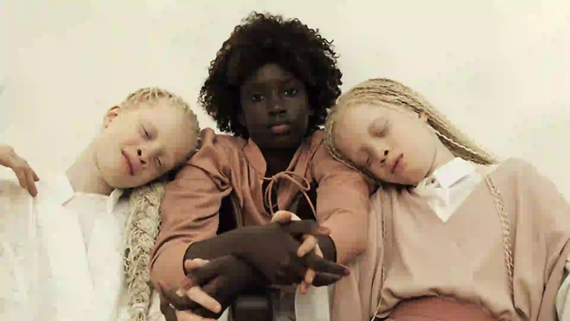 #PARA TI - MODELOS ALBINAS - News - APERTURA - 20171222