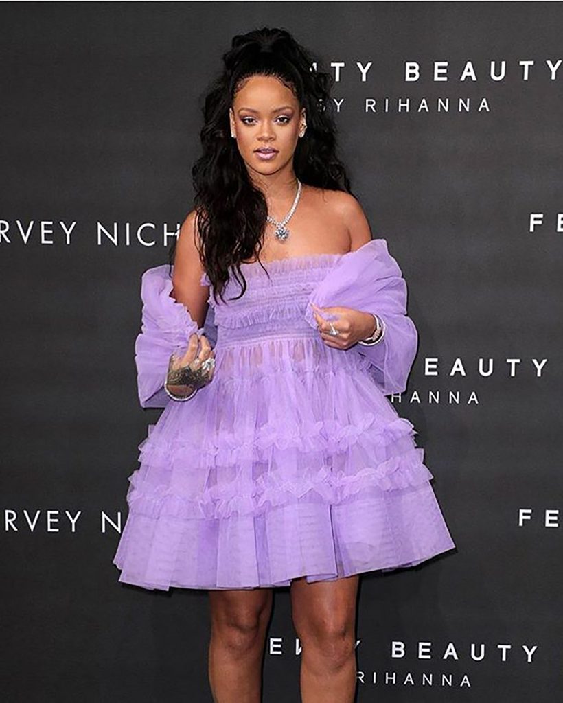 Rihanna con su midress de tull en la presentación de su última colección beauty de Fenty