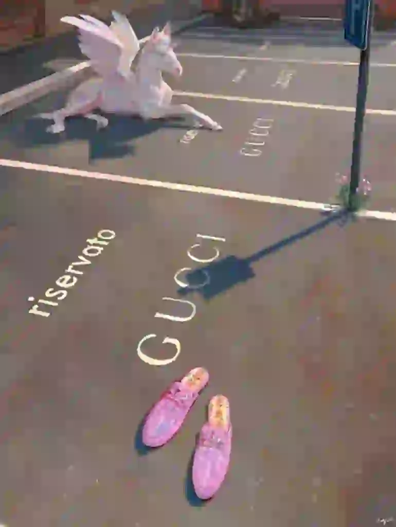 Gucci también presentó esta tonalidad como parte de su propuesta de accesorios