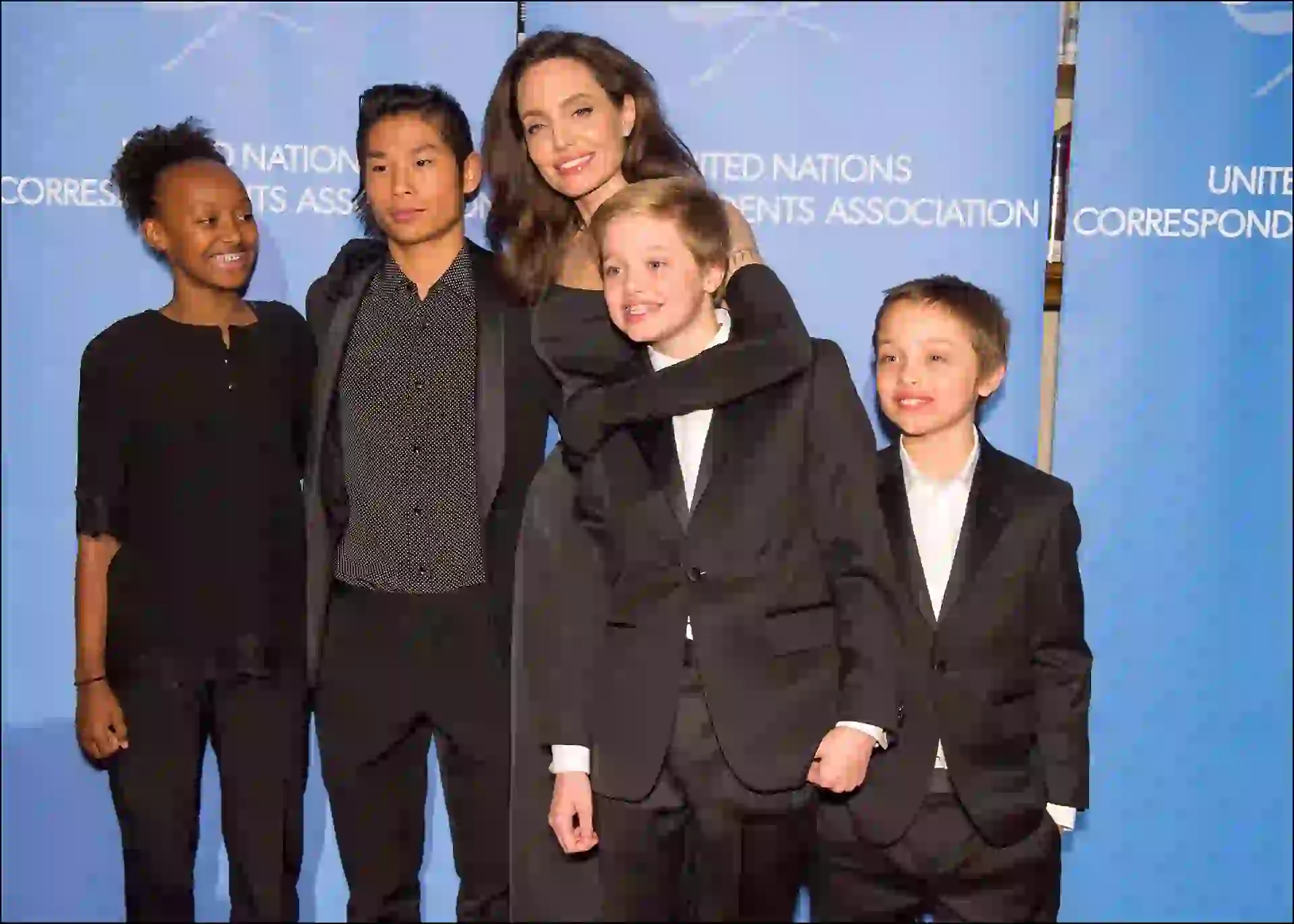 #parati-angelina-jolie-premio1