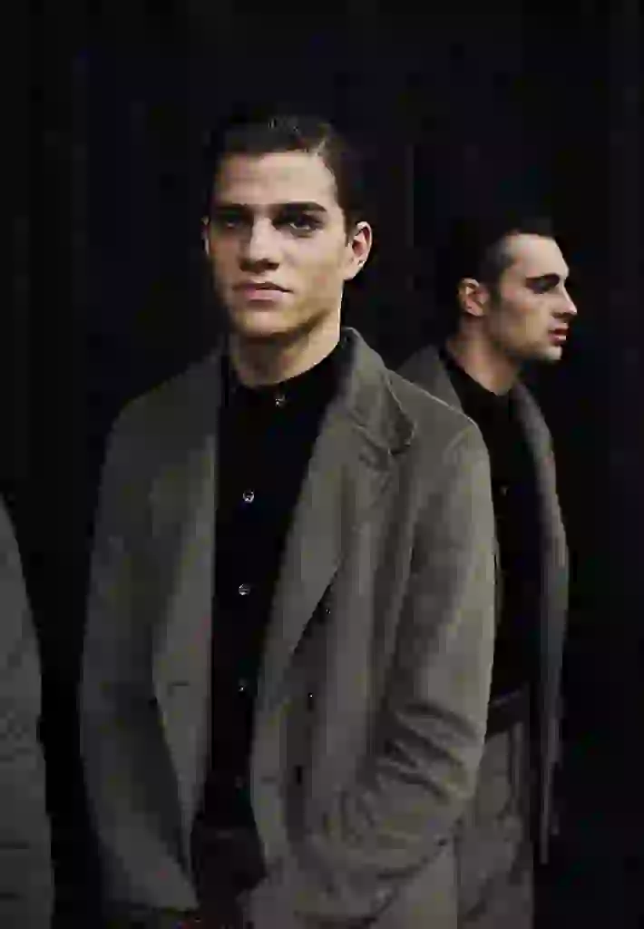 Negro y gris, el dúo infaltable de Armani