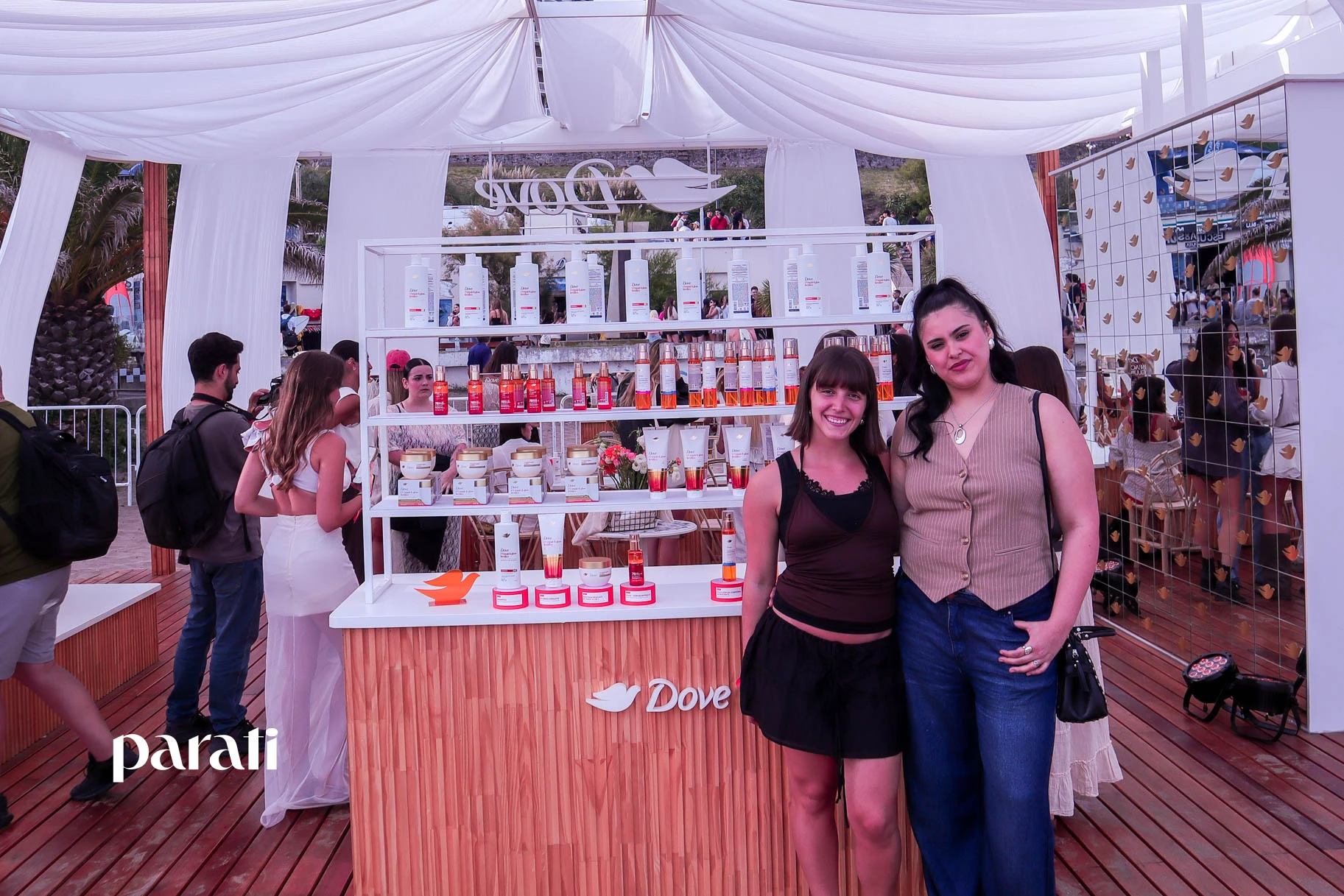 Marti Benza y Cami Jara en el  Dove Beach Club.