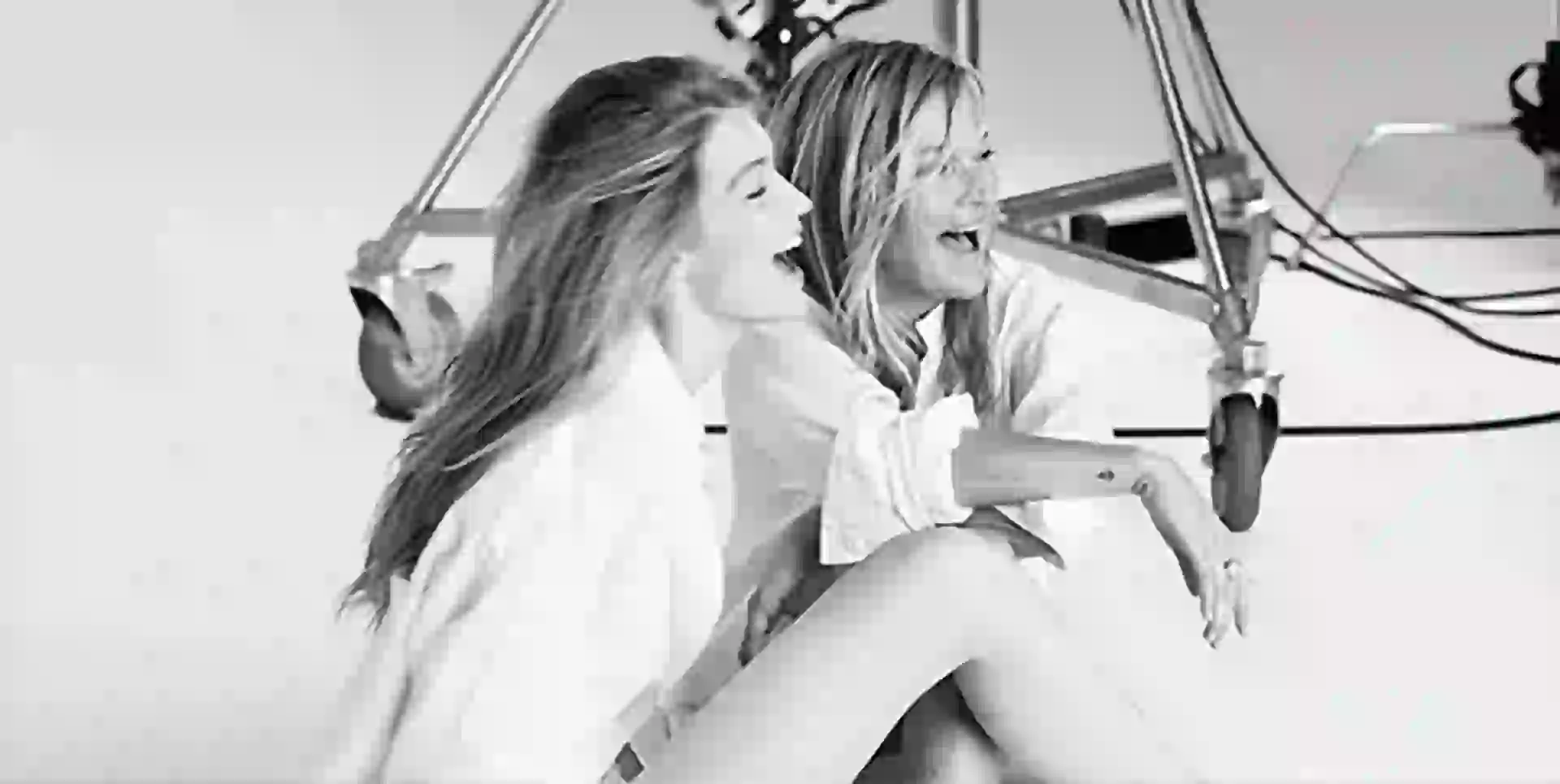 Gigi Hadid y Kate, cómplices son la nueva imagen de la marca de lujo Stuart Weinztman