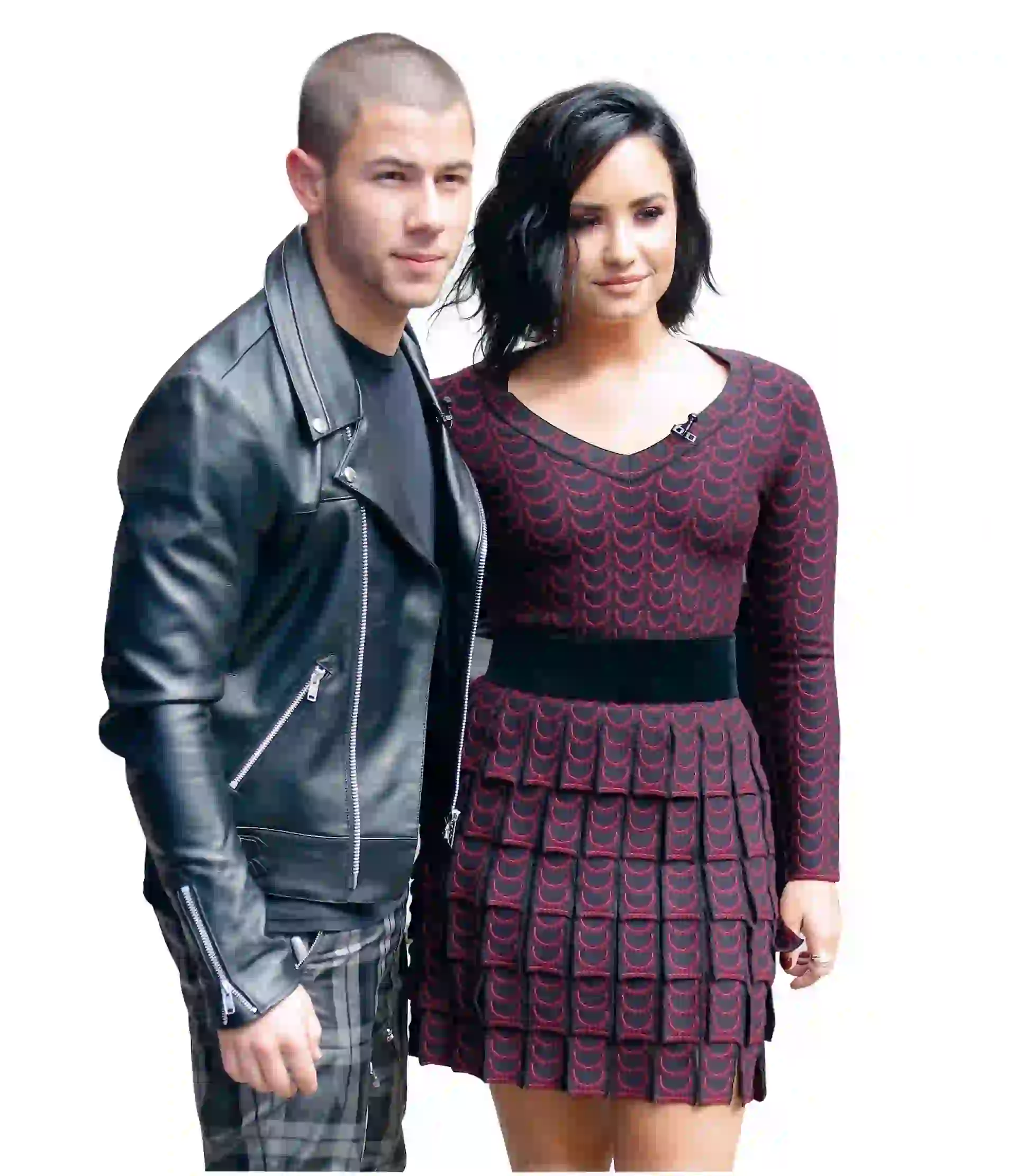 Con Demi Lovato. En 2016 Demi dio una entrevista a la revista Billboard y aseguró que, cuando veía a Nick tan seriamente de novio, ella solía decirle que no estaba en edad para una relación formal, que era el momento ideal para que se divirtiera.