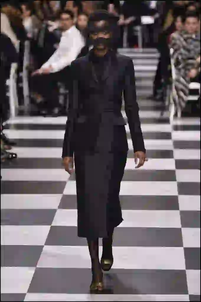 La sastrería se vuelve más femenina que nunca para Dior