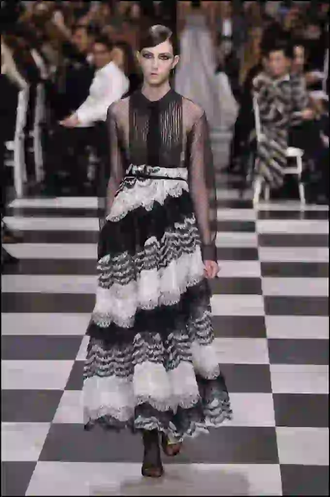 Model - Défilé de mode Christian Dior Haute-Couture printemps-été 2018 à Paris, le 22 janvier 2018. Christian Dior fashion show Haute-Couture S/S 2018 in Paris, on January 22nd 2018.