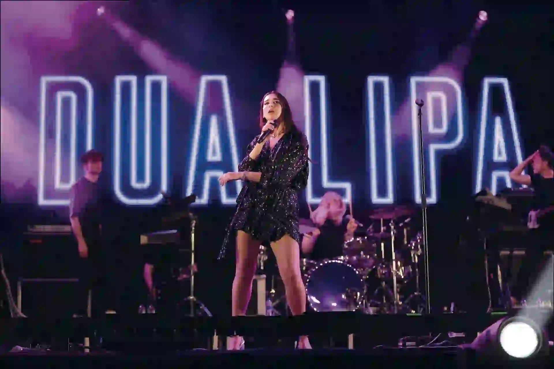  Dua Lipa 