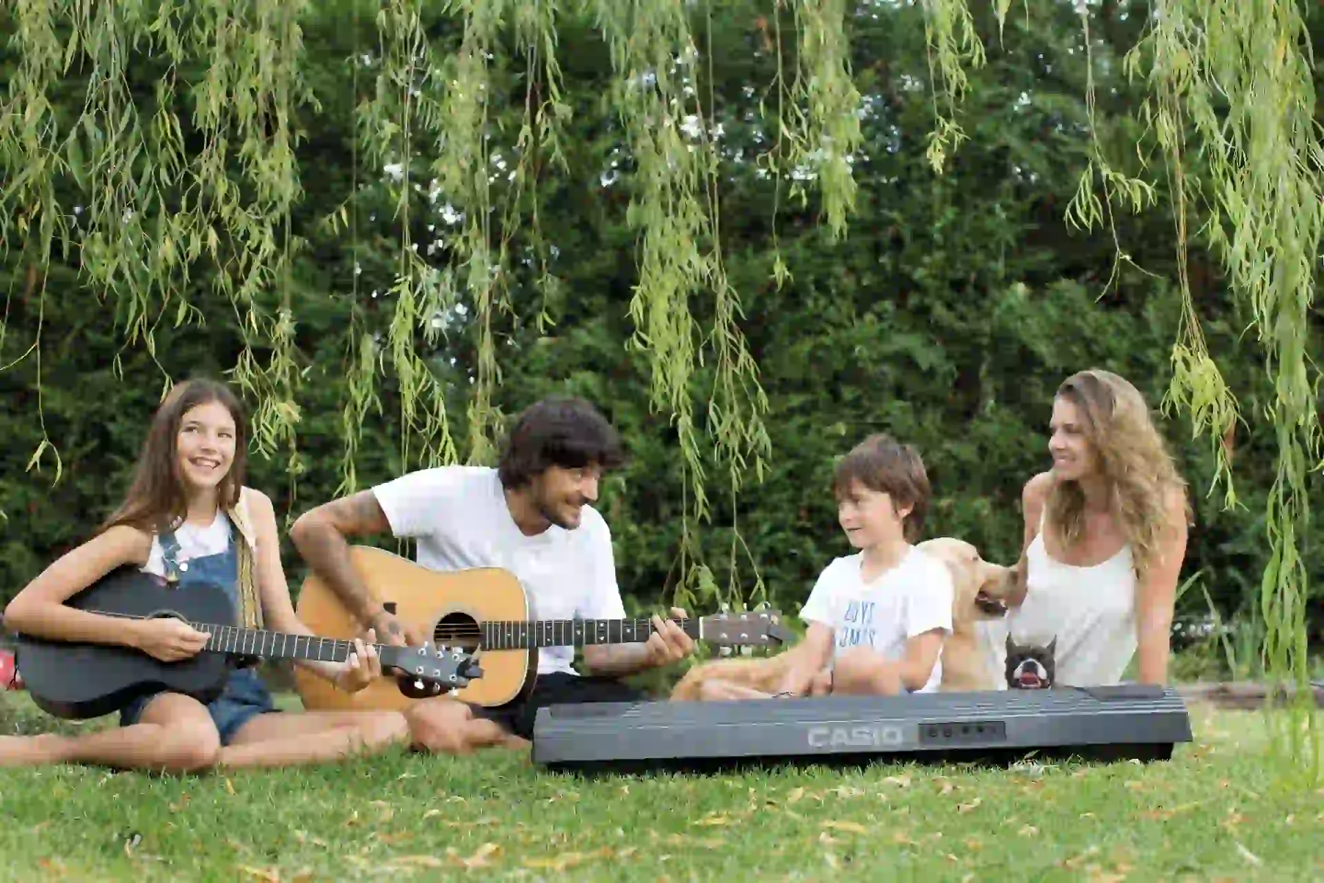 Disfrutando de sus amores: la música y su familia.