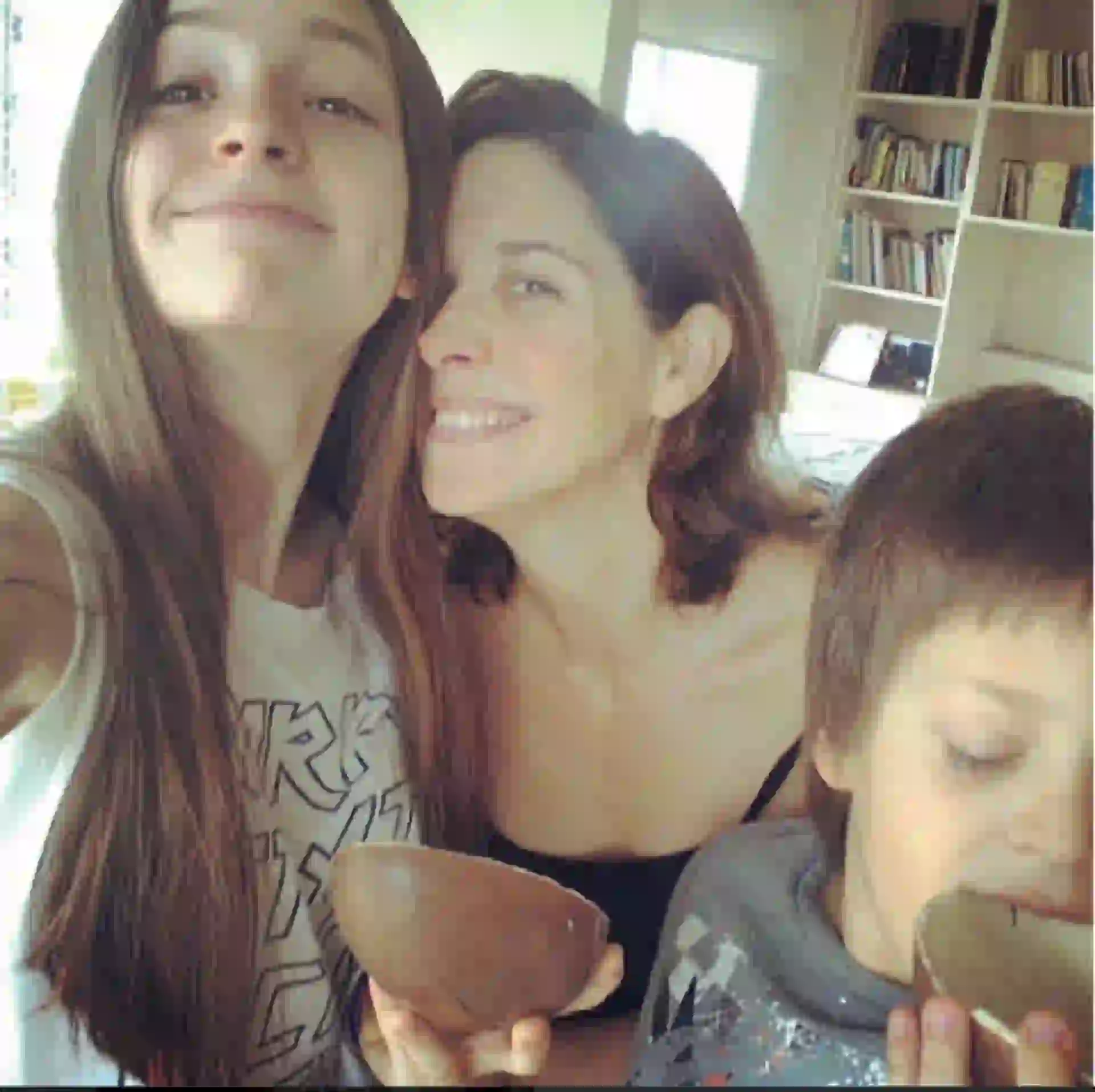 Junto a sus hijos, Mora y Franco.