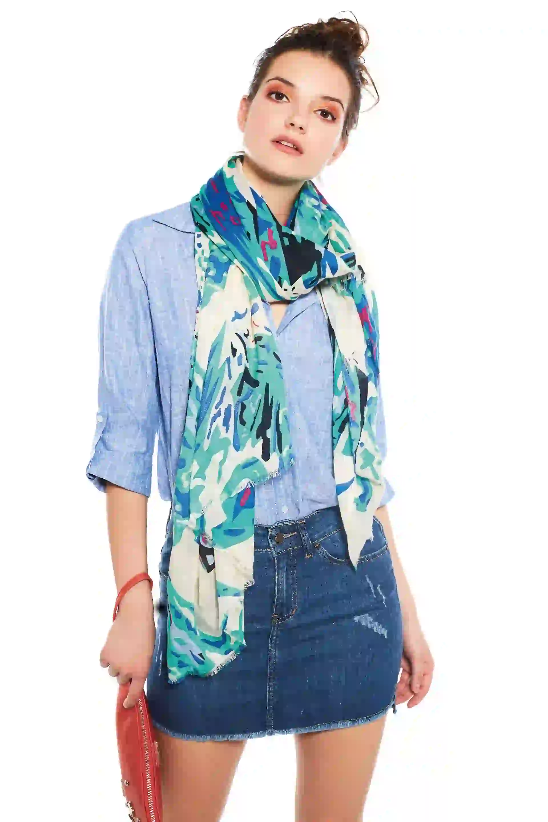 Mini de jean (antes $ 1.250, AHORA $ 875, Zhoue). Fotos: Marcello Molinari/ Para Ti