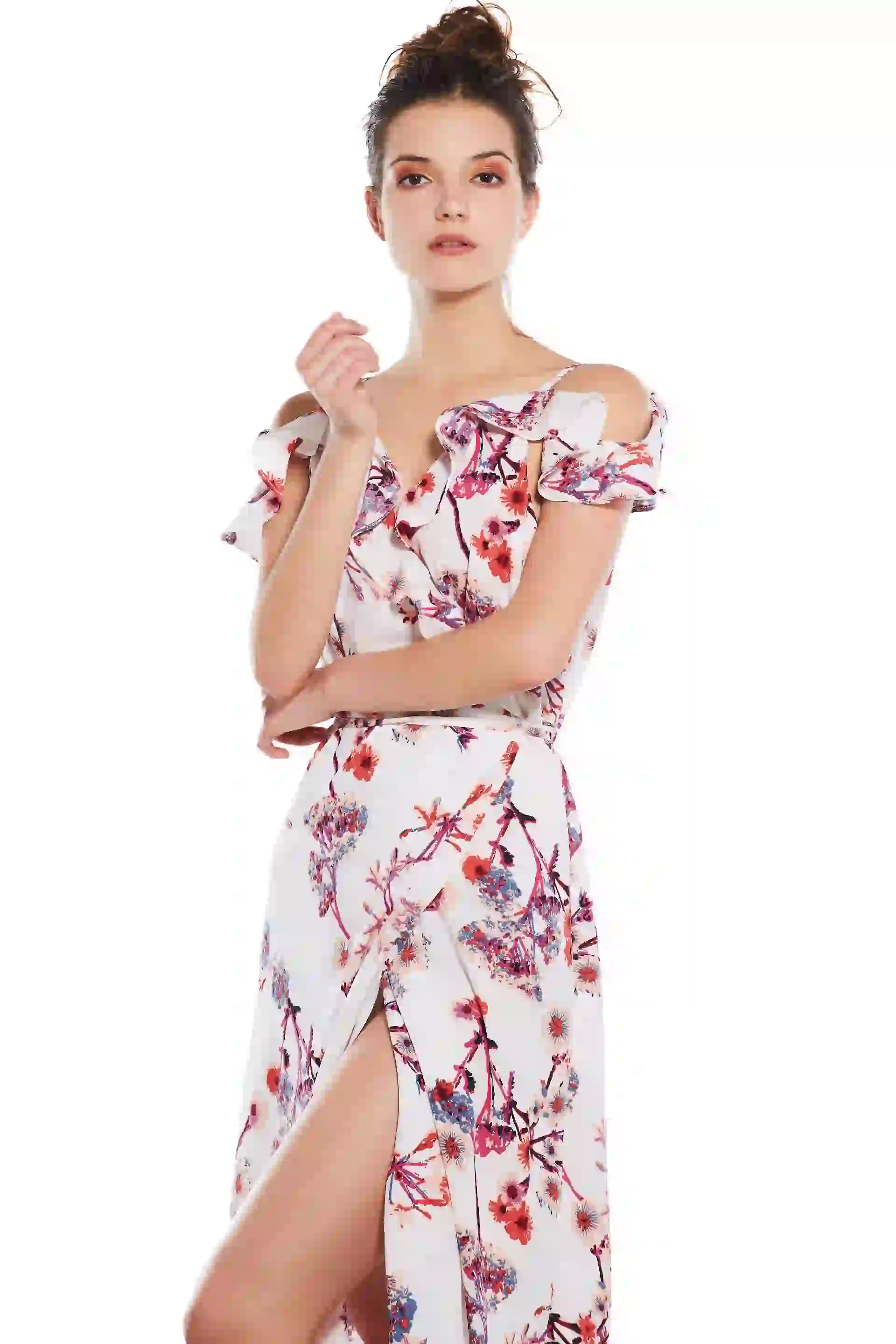 Vestido cache coeur con volados y hombros al descubierto (antes $ 1.870, AHORA $ 1.120, India Style). Fotos: Marcello Molinari/ Para Ti