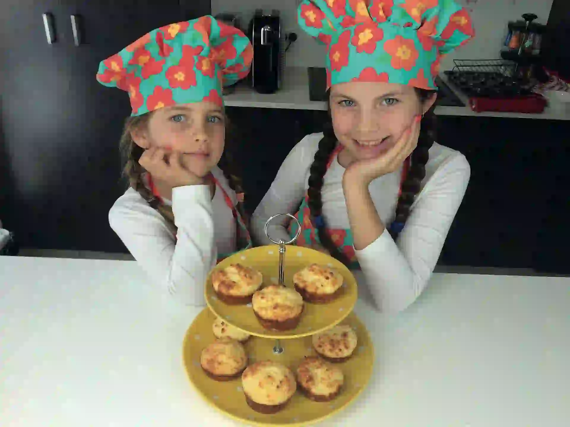 El exitoso canal de YouTube Charli´s Crafty Kitchen tiene 835.344 suscriptores y 841.906.614 visualizaciones. Las hermanas Charli y Ashlee son las minichefs y logran un ingreso mensual de $ 127 mil.