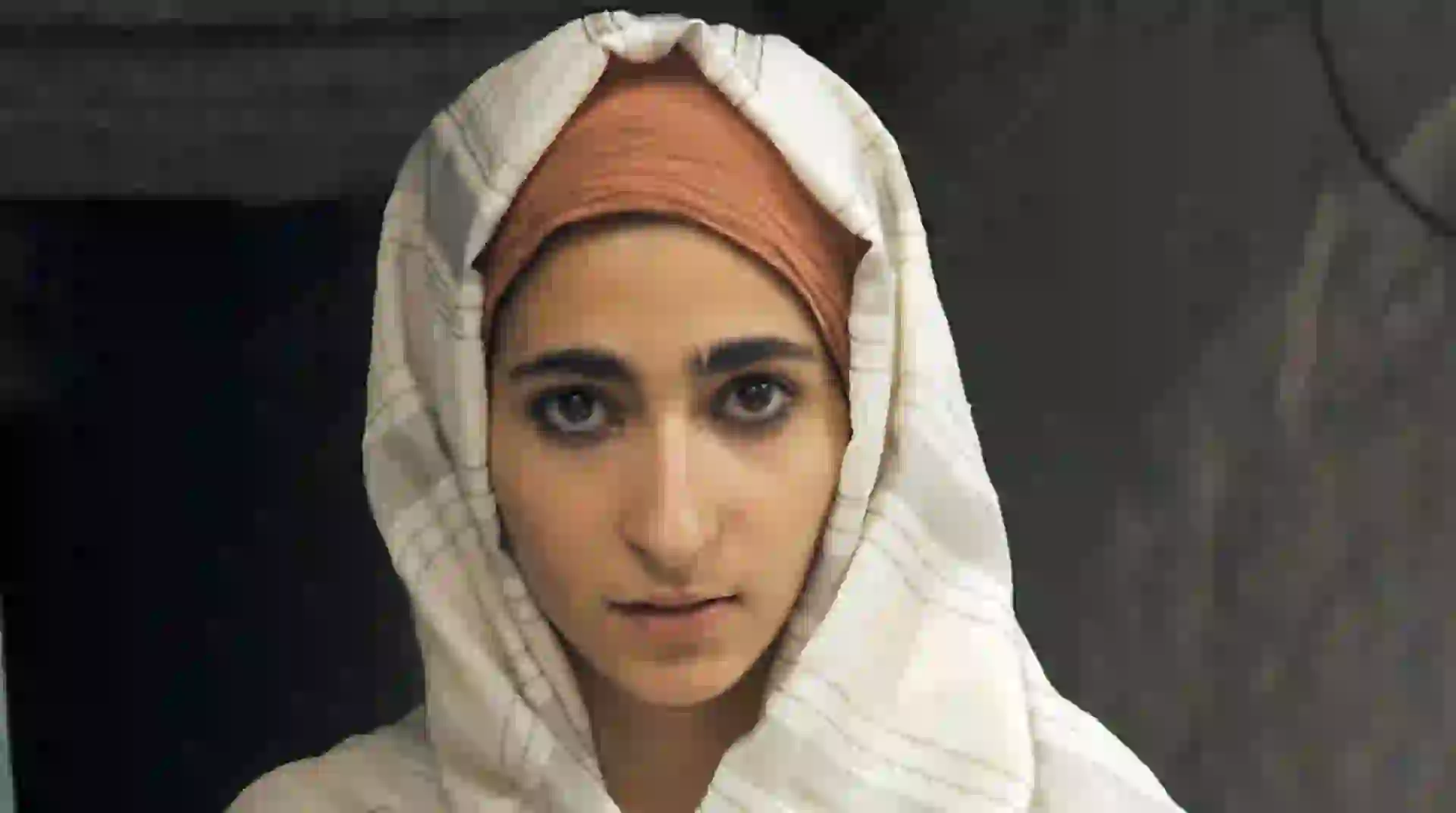 En 2013 actuó en El tiempo entre costuras.