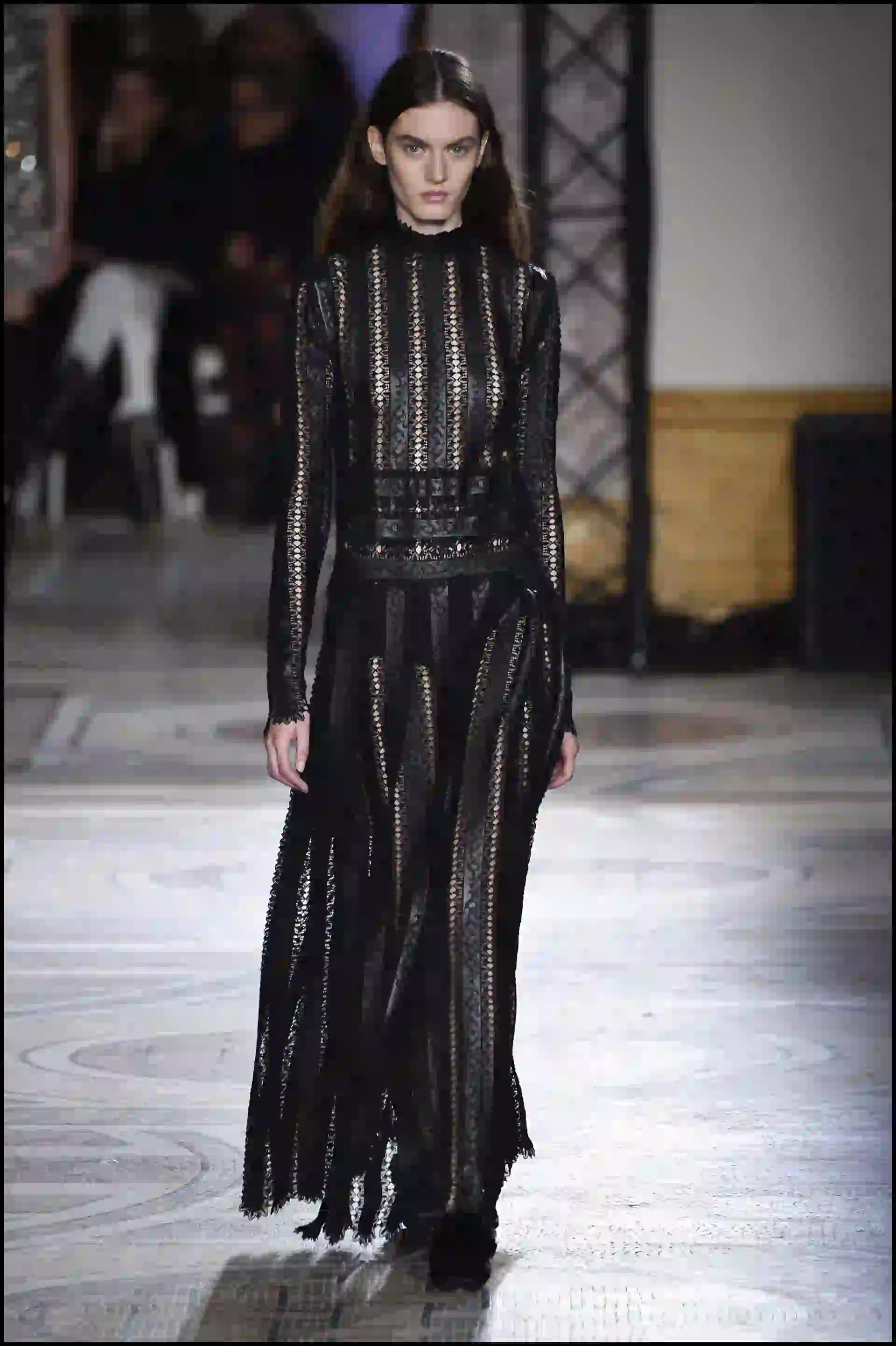 Diseños de mangas largas con calados.