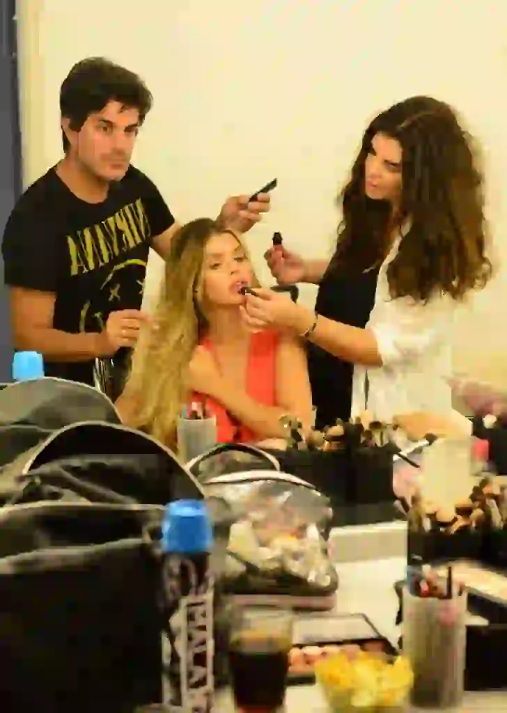 Bettina Frumboli, su maquilladora preferida, en plena sesión beauty