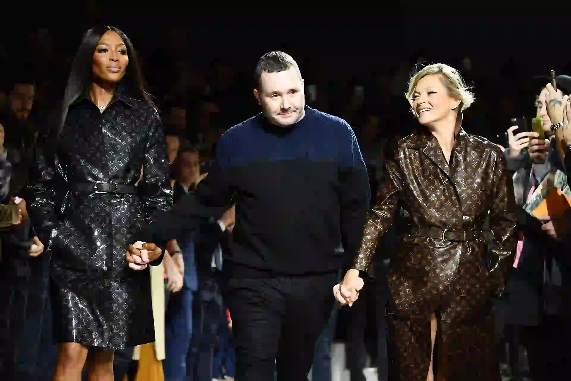 PARIS, FRANCE - JANUARY 18: (L-R) Naomi Campbell, Kim Jones and Kate Moss walk the runway during the Louis Vuitton Menswear Fall/Winter 2018-2019 show as part of Paris Fashion Week on January 18, 2018 in Paris, France. (Photo by Pascal Le Segretain/Getty Images)