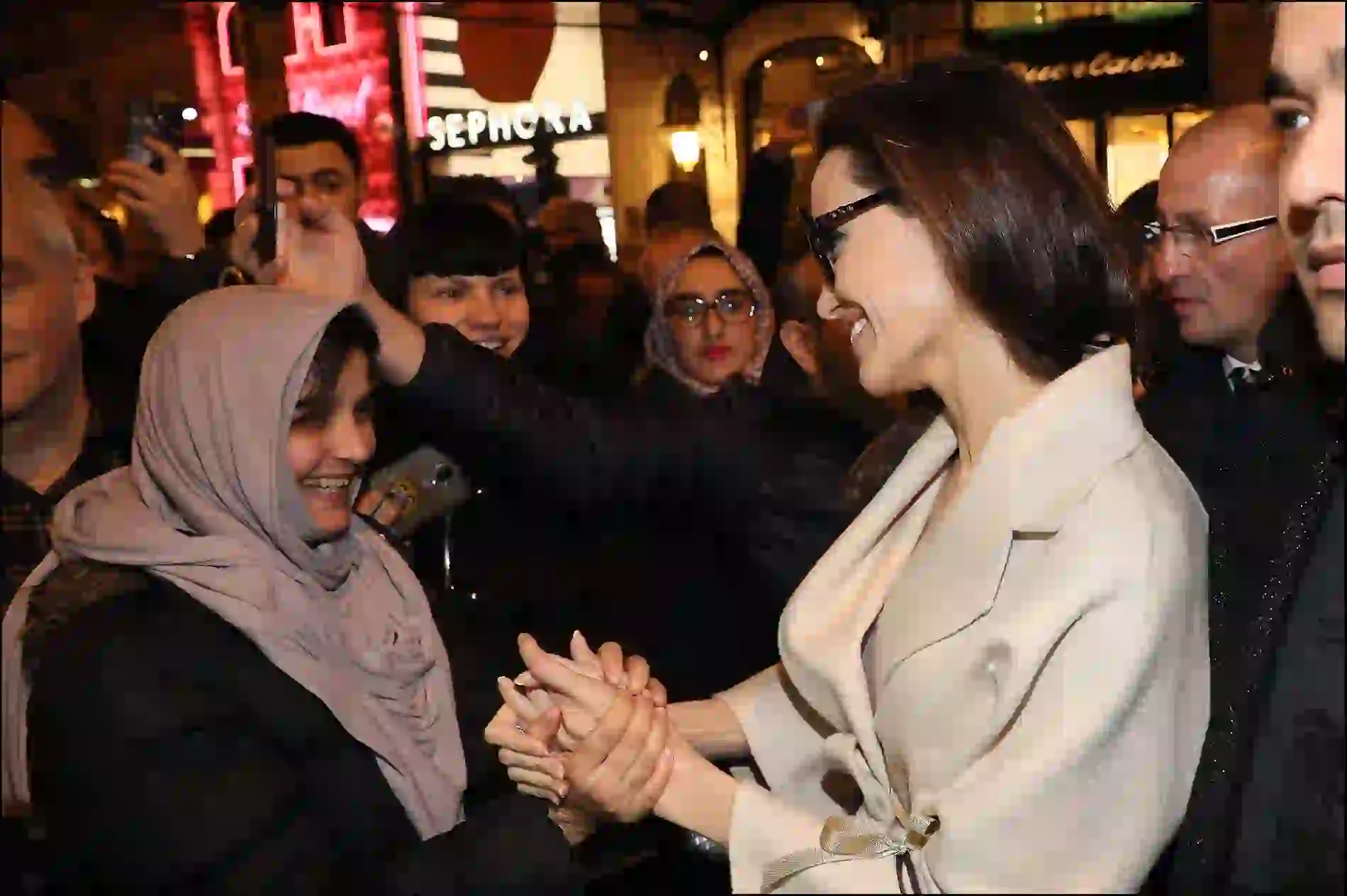 #parati-angelina-jolie-paris7