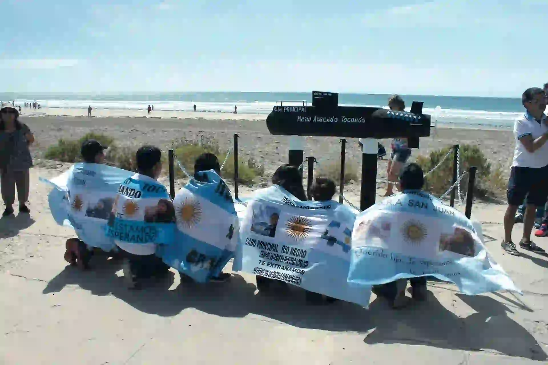 La familia del submarinista Mario Armando Toconás espera respuestas aliviadoras.