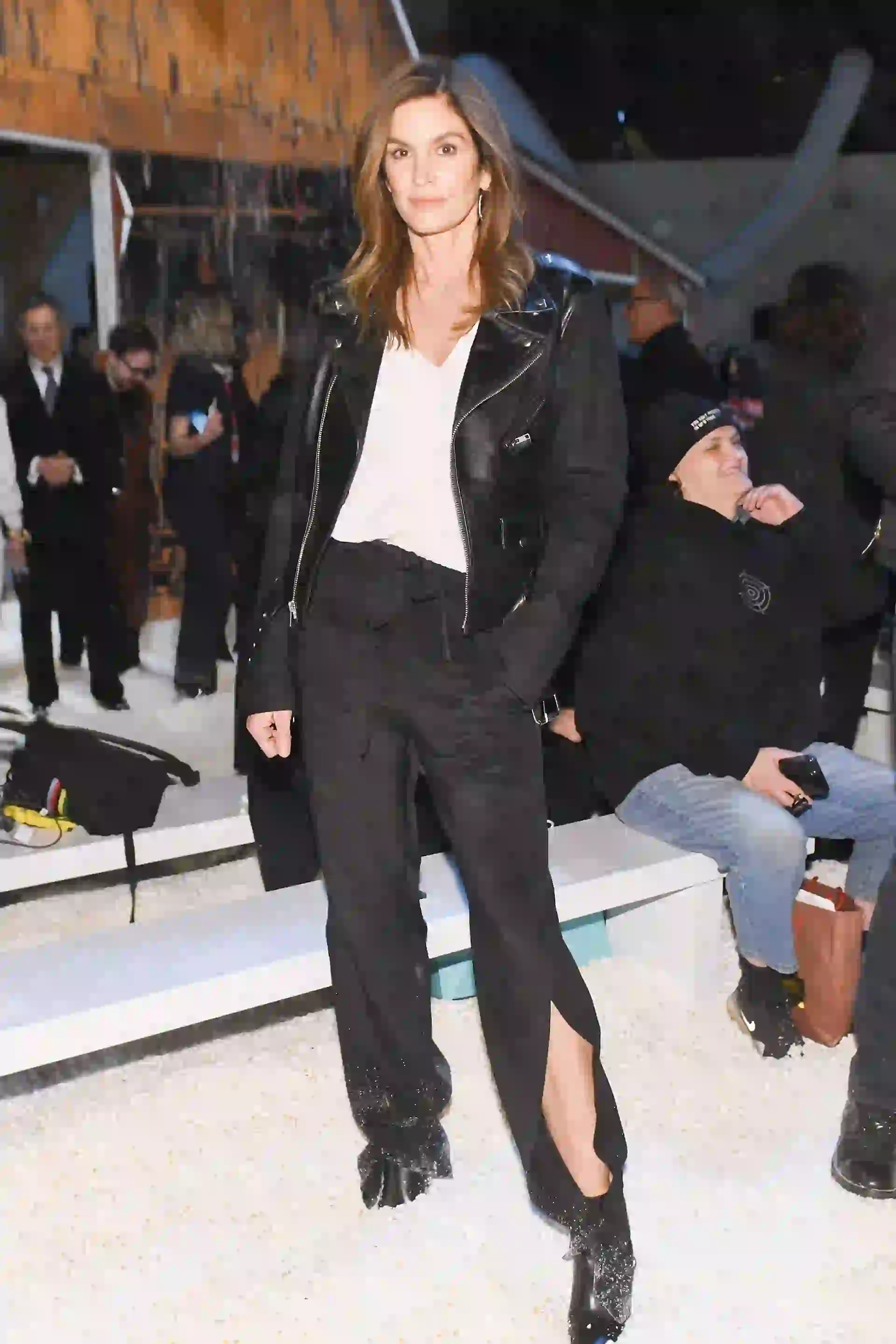 Orgullosa, su mamá Cindy Crawford, la top de los ‘90 que llegó al desfile con bajo perfil