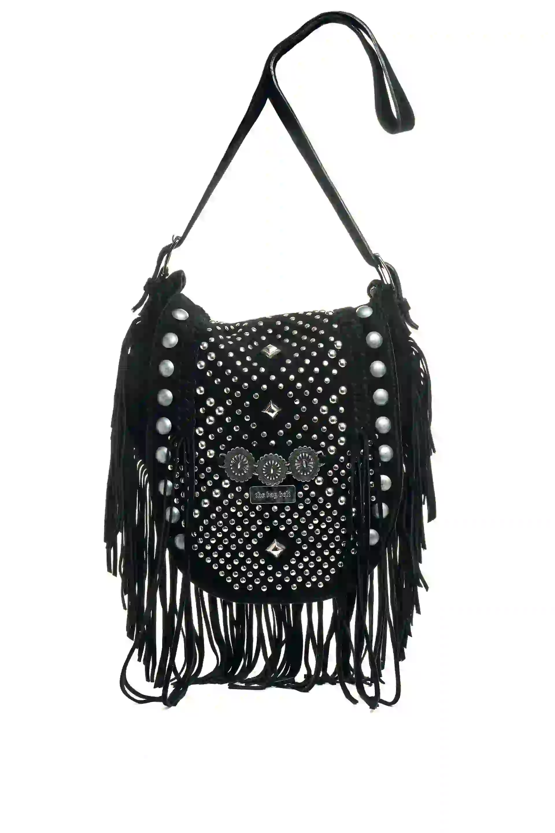 Bandolera de cuero con flecos y tachas ($ 2.500, The Bag Belt). 