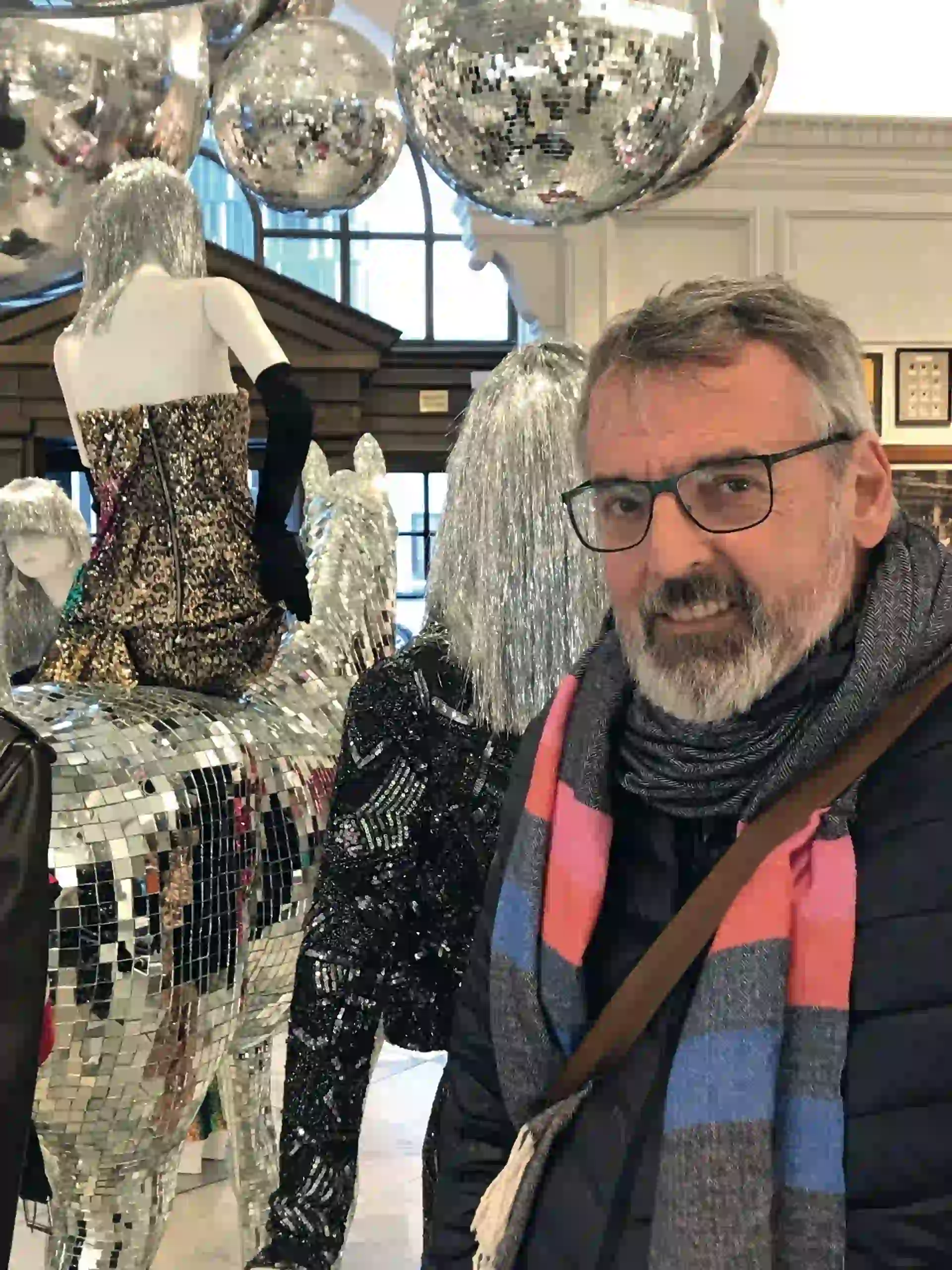 Shopping: xBergdorf Goodman (754 5th Ave.). xCentury 21 (21 Dey St.). xMarc Jacobs (113 Prince St.). xChelsea Market (75 9th Ave). xPaper Source (344 W 14 th St.).