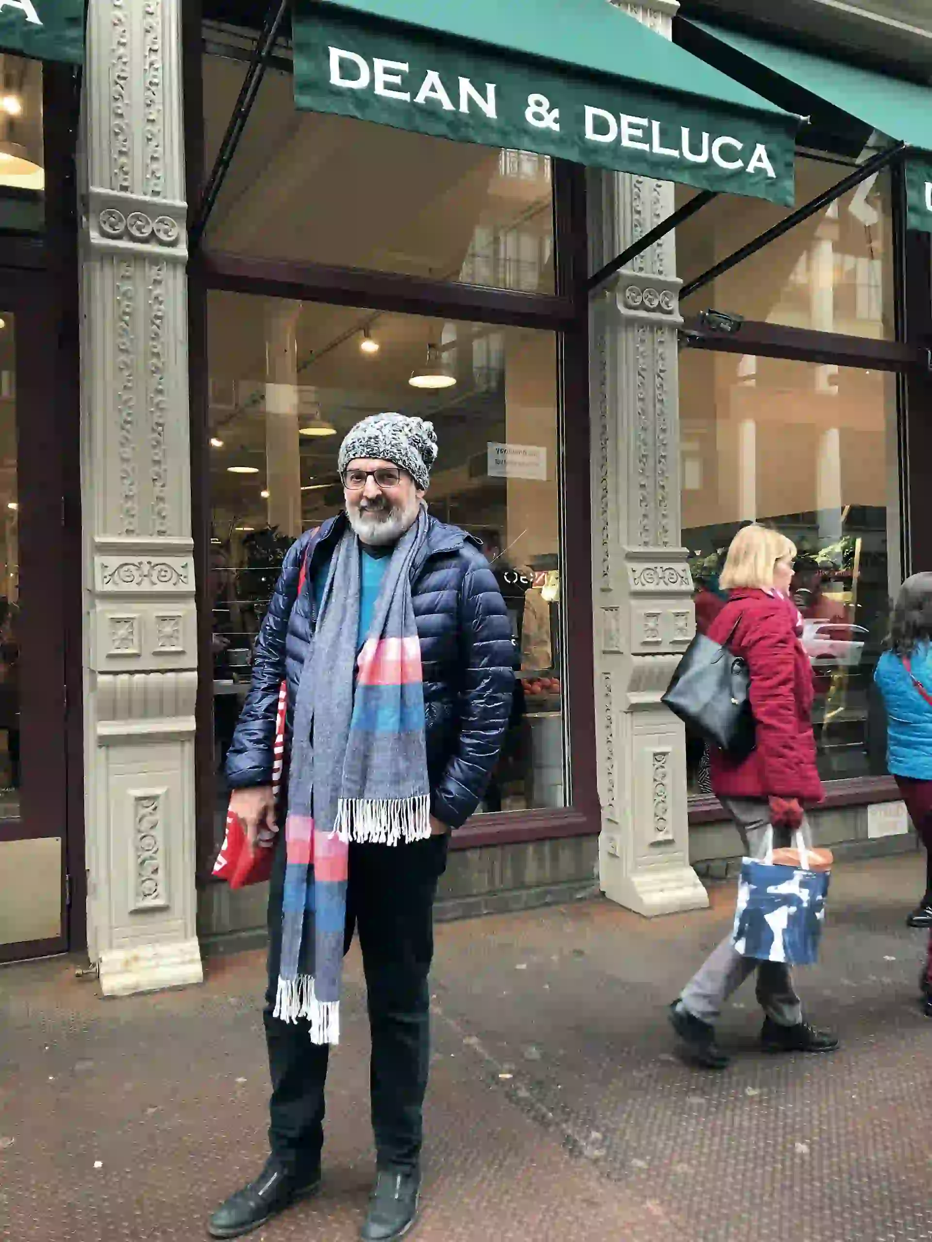 Datos gourmet: xRana. 75 9th Ave. xDean & Deluca. 560 Broadway. xLa Bonne Soupe. 48 W 55 th St. xLe Pain Quotidien (124 7th Ave.). xBuddakan. 75 9th Ave. xCatch. 21 9th Ave.