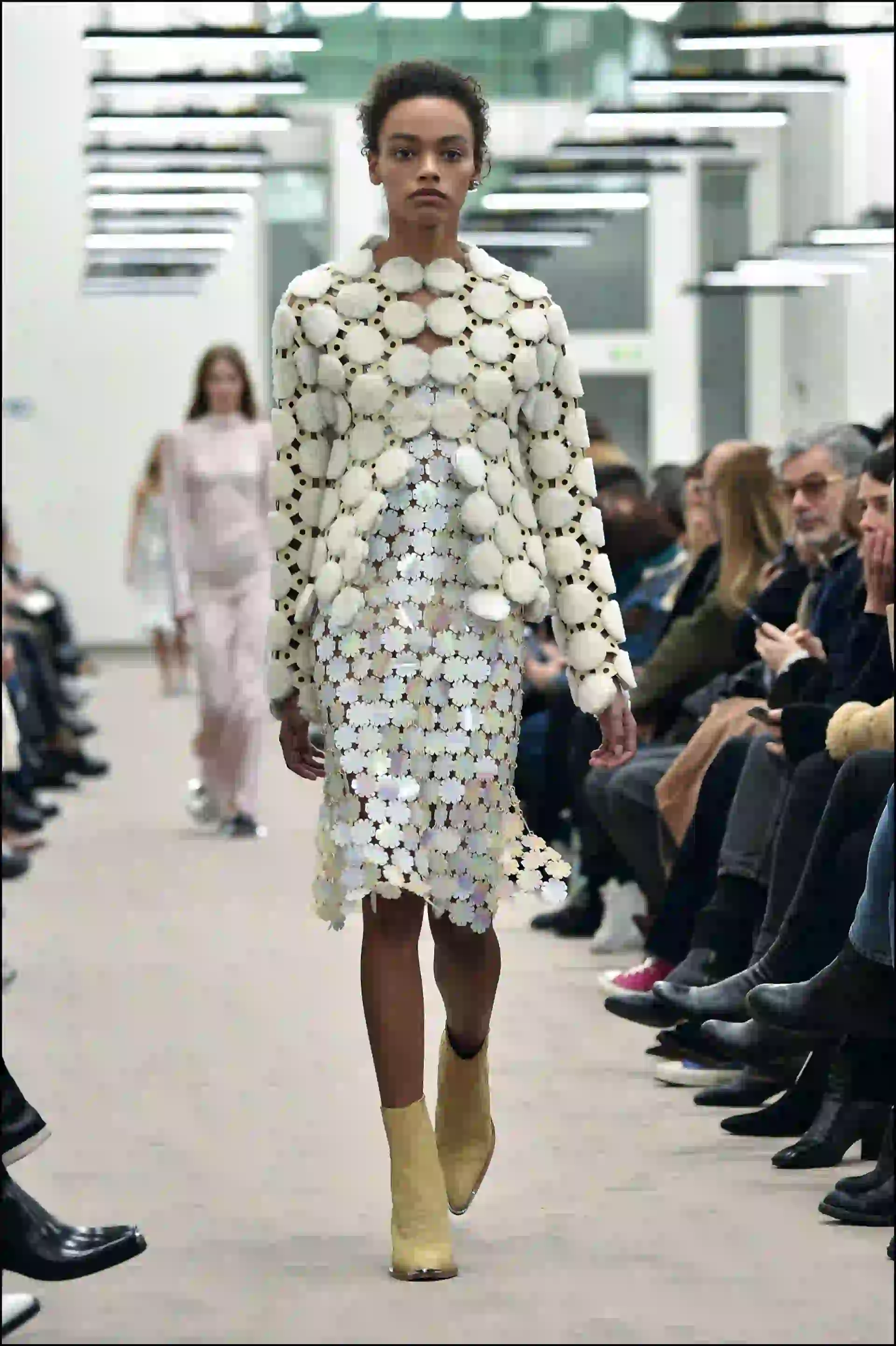 Una colección para una mujer actual con inspiración futurista.