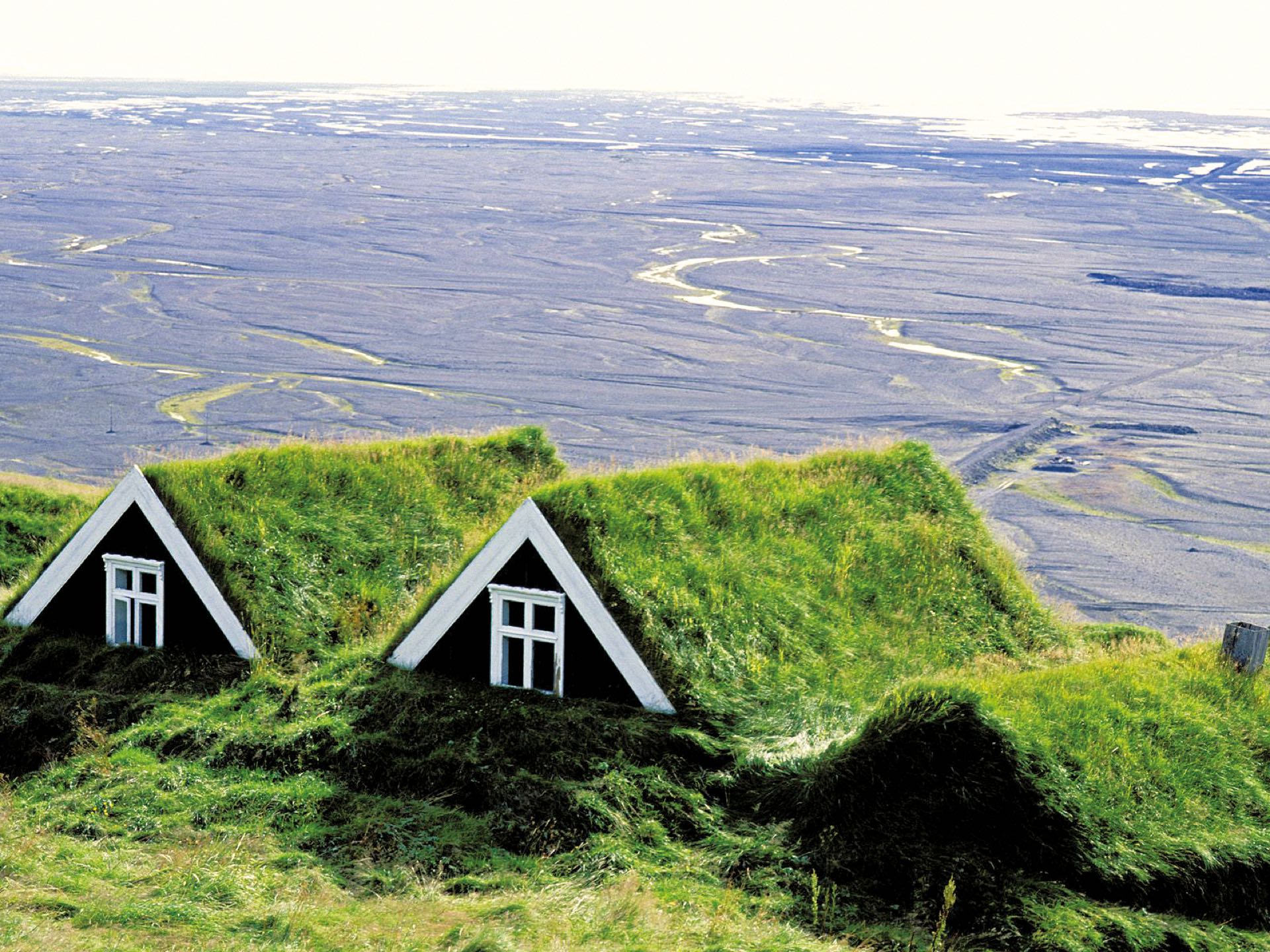 Una curiosidad de Islandia, casas construidas bajo tierra.