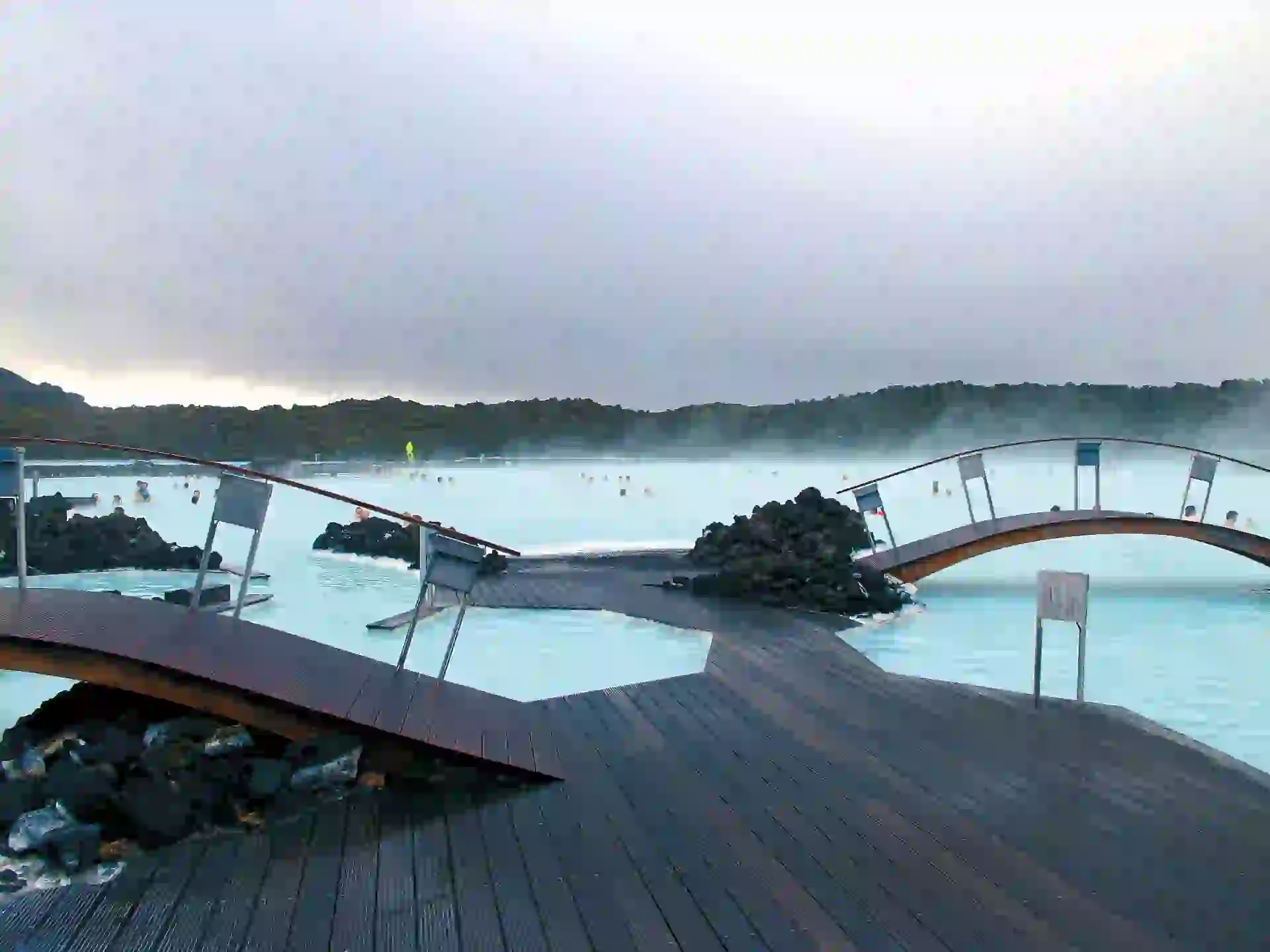 Erupciones volcánicas subterráneas dieron origen a numerosas aguas termales.