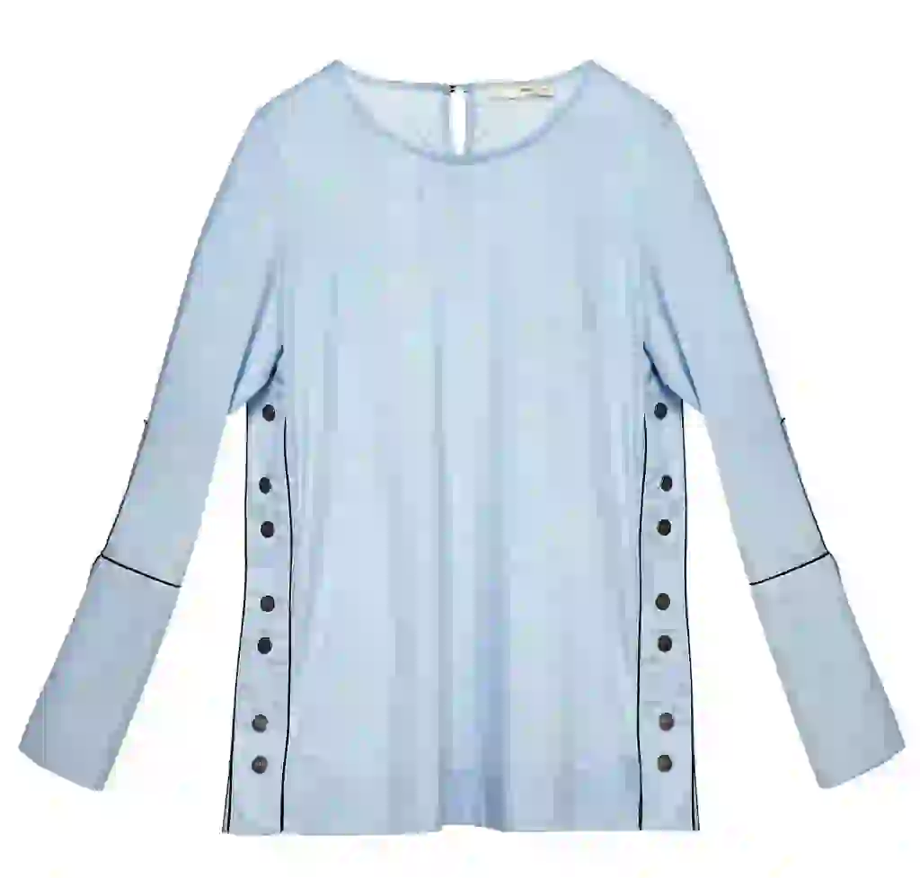 Blusa con broches ($ 3.200, Uma).