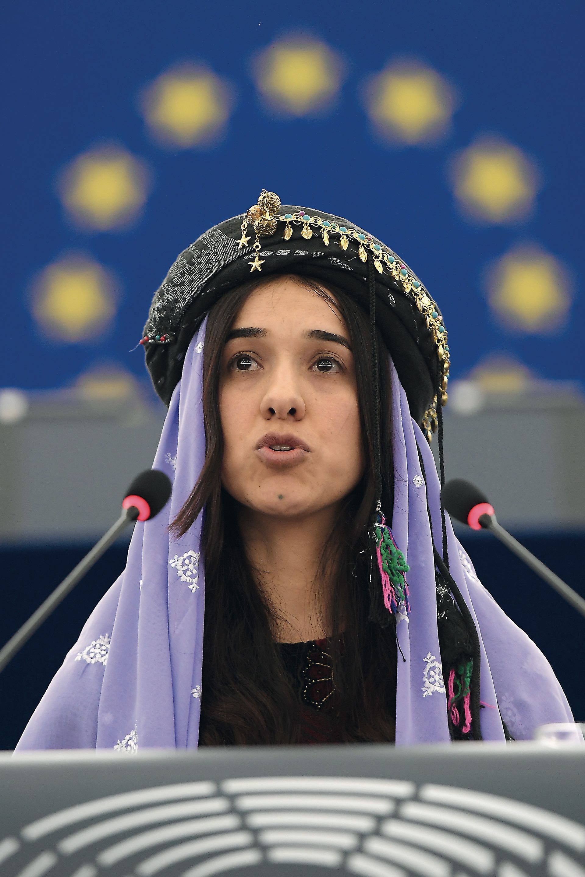 Un retrato –impactante– de Nadia en su discurso frente al Parlamento Europeo, en diciembre de 2016.