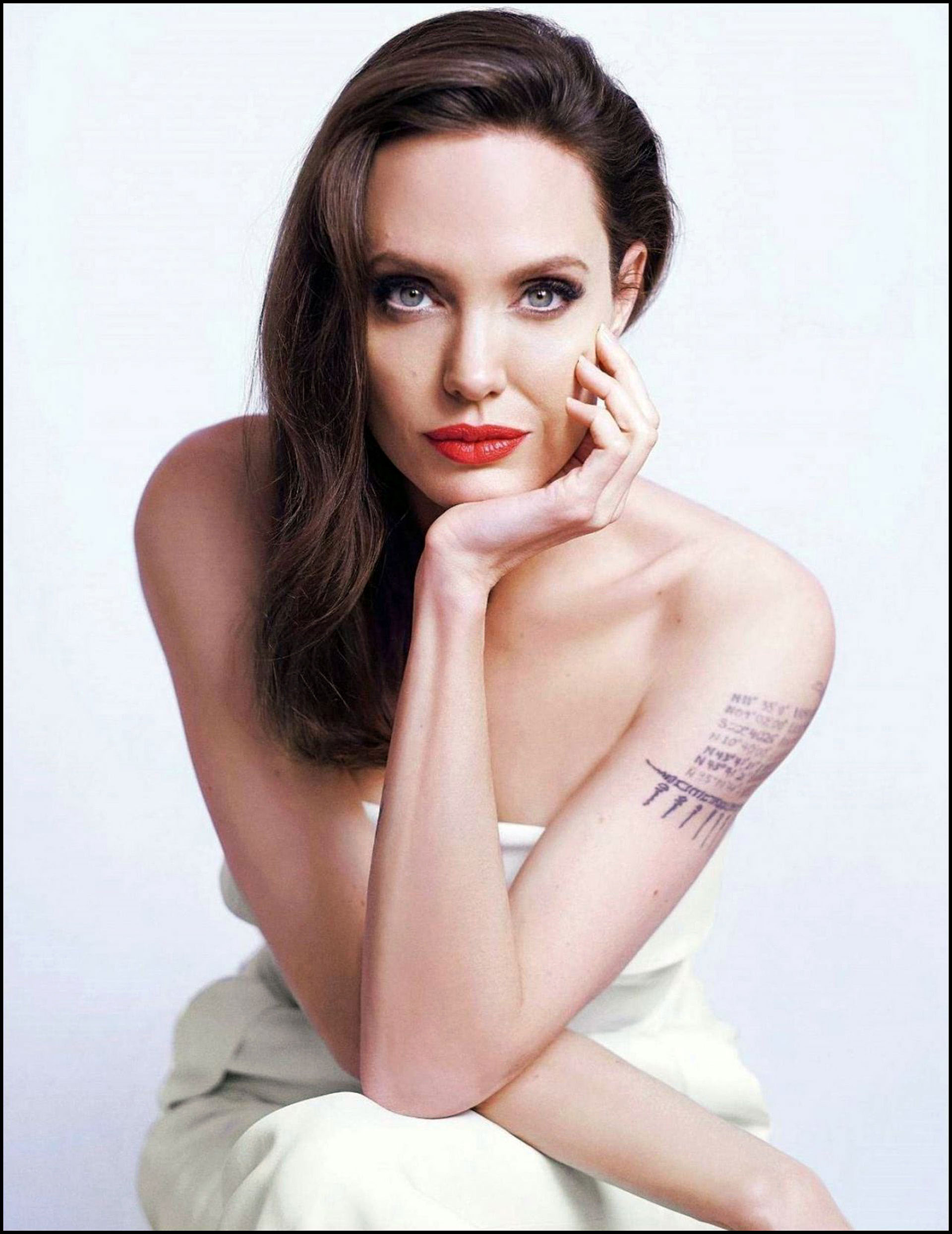 #PARATI-NEWS-ANGELINA JOLIE 2