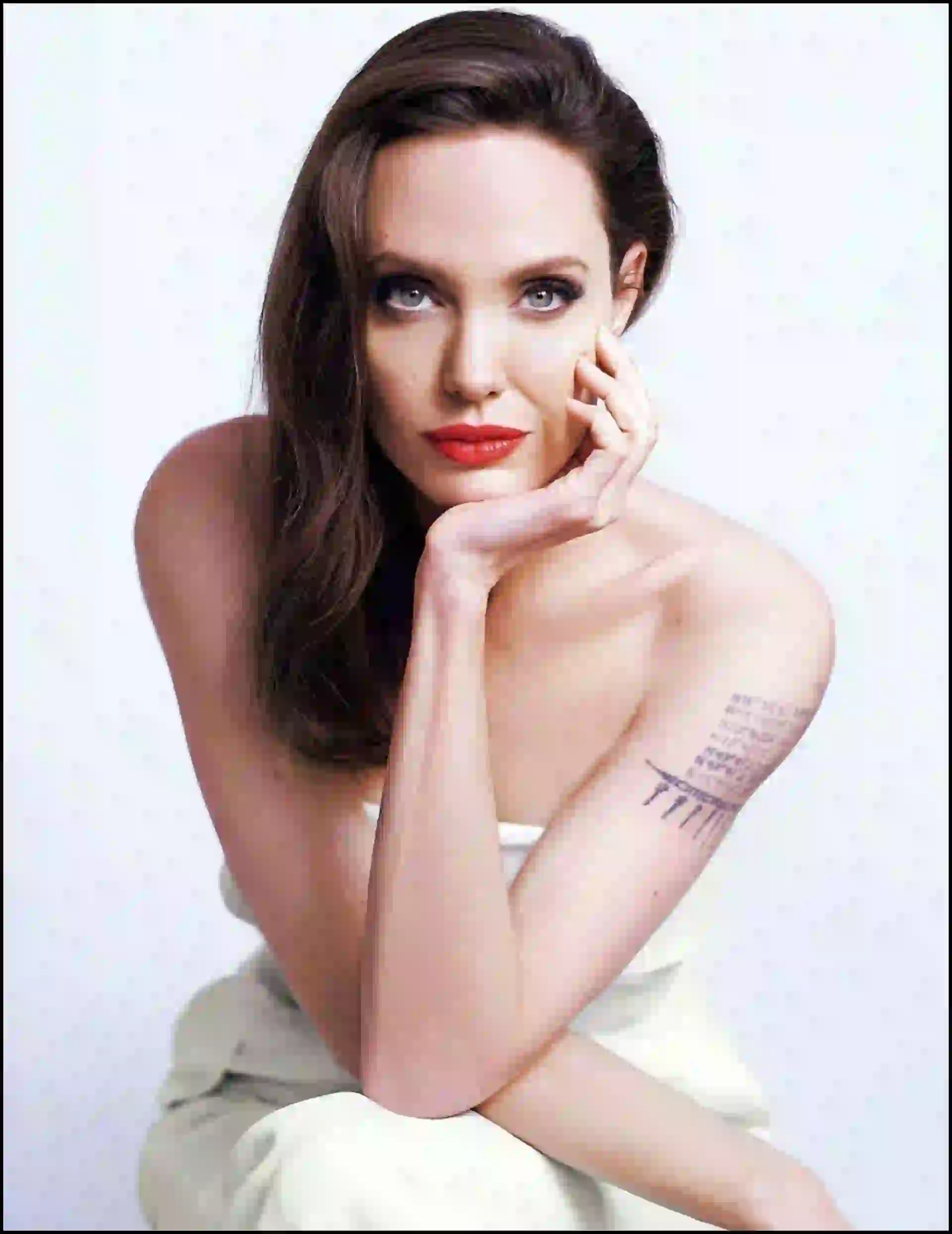 #PARATI-NEWS-ANGELINA JOLIE 2