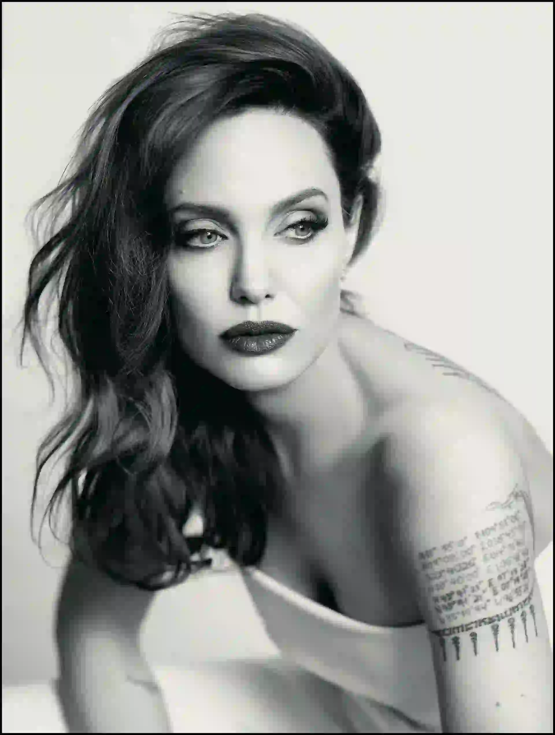 #PARATI-NEWS-ANGELINA JOLIE 5