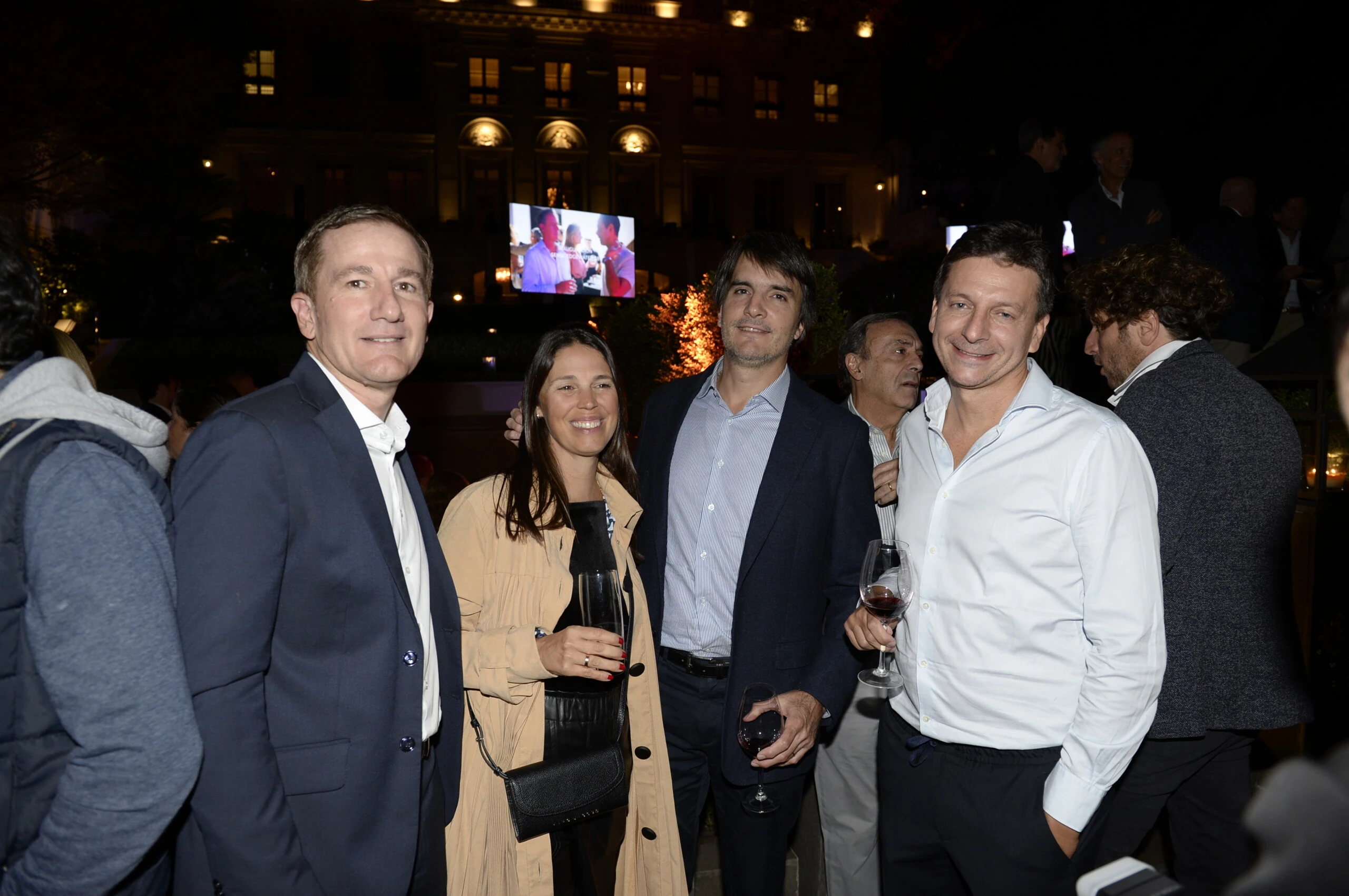 Ignacio Aldazabal, CEO de HA Emprendimientos, acompañado por invitados en la velada de The HA Collections 2026.