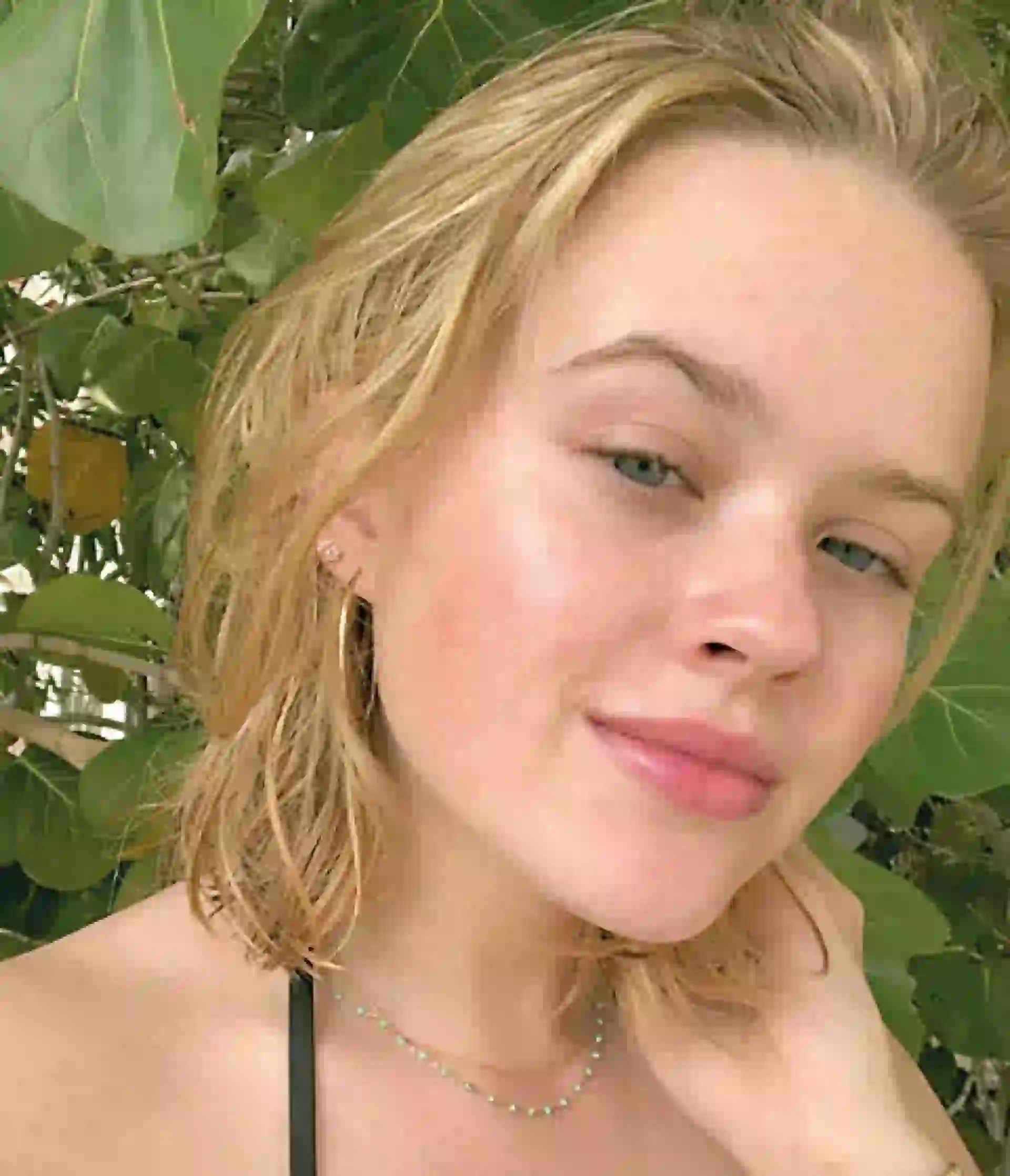 Selfie de Ava con su corte de pelo bob.