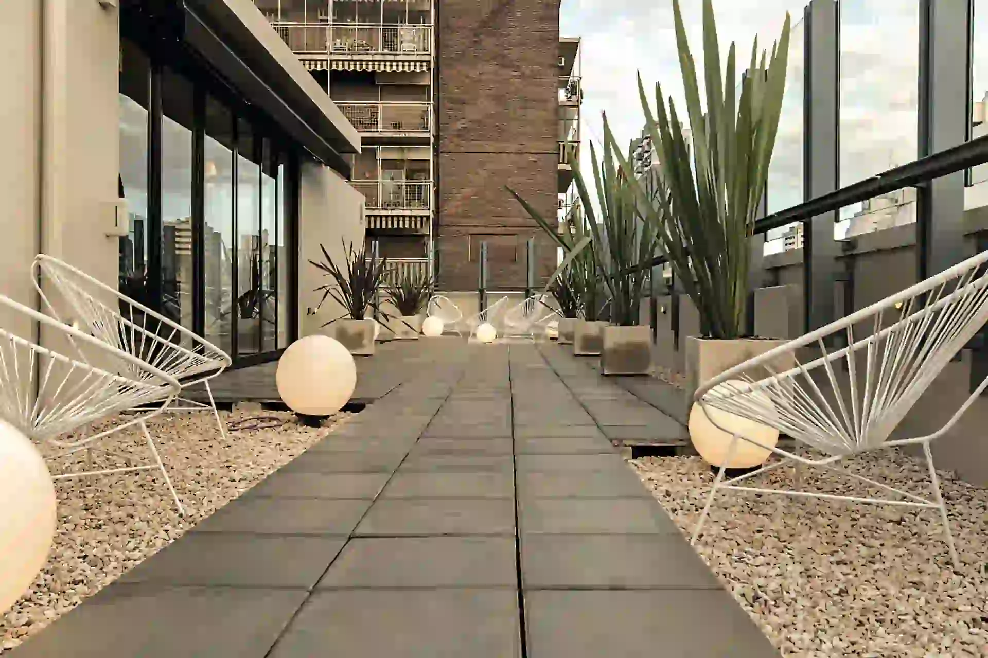 En El Salvador 370, Cap. de lunes a viernes, de 9 a 21. También en San Telmo, microcentro, Recoleta y Palermo Hollywood.