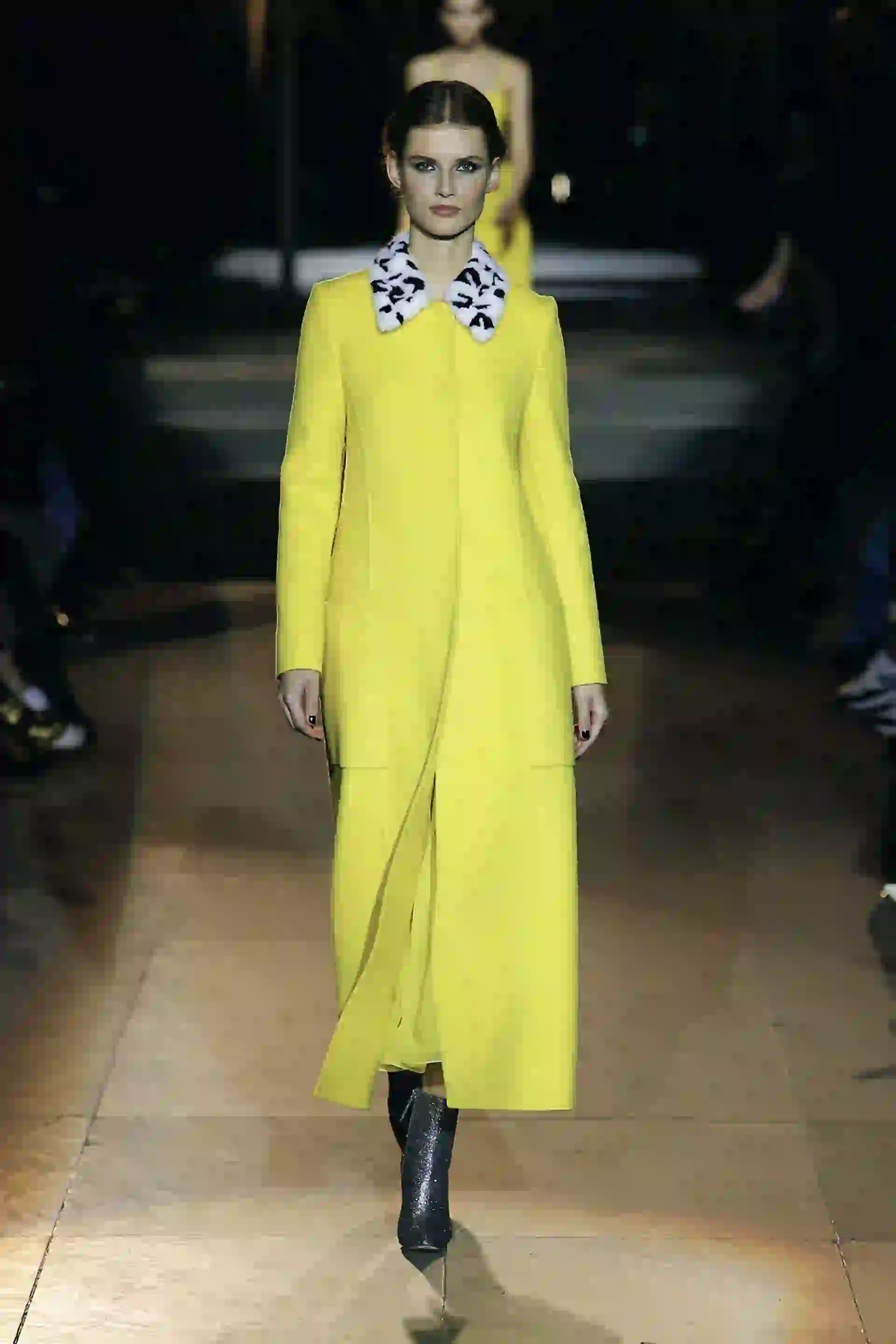 Fiel a su estilo, una paleta de tonalidades estridentes iluminó la pasarela.