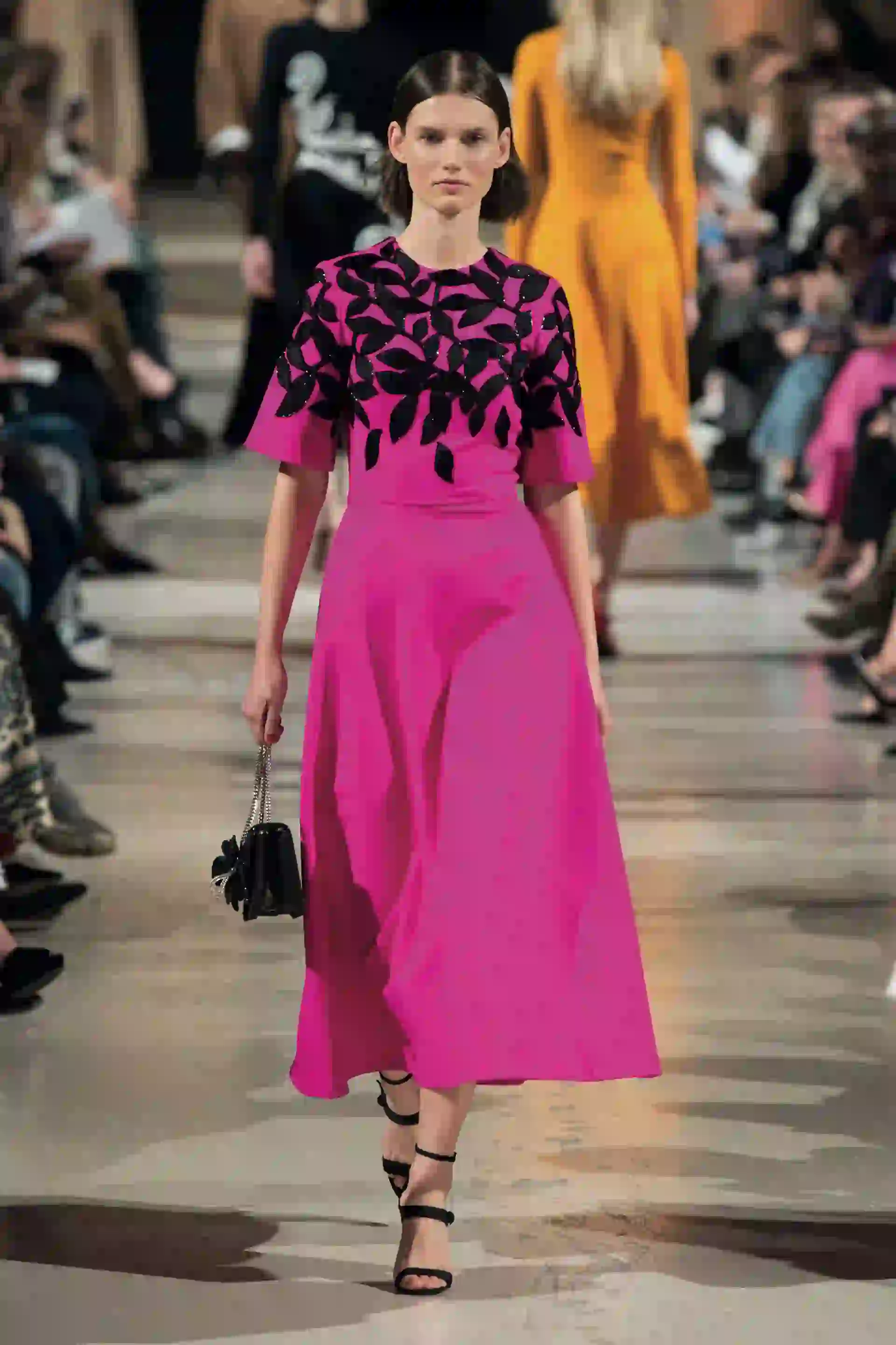 No pasaron desapercibidos los diseños de tul con brillantes toques de pedrería.