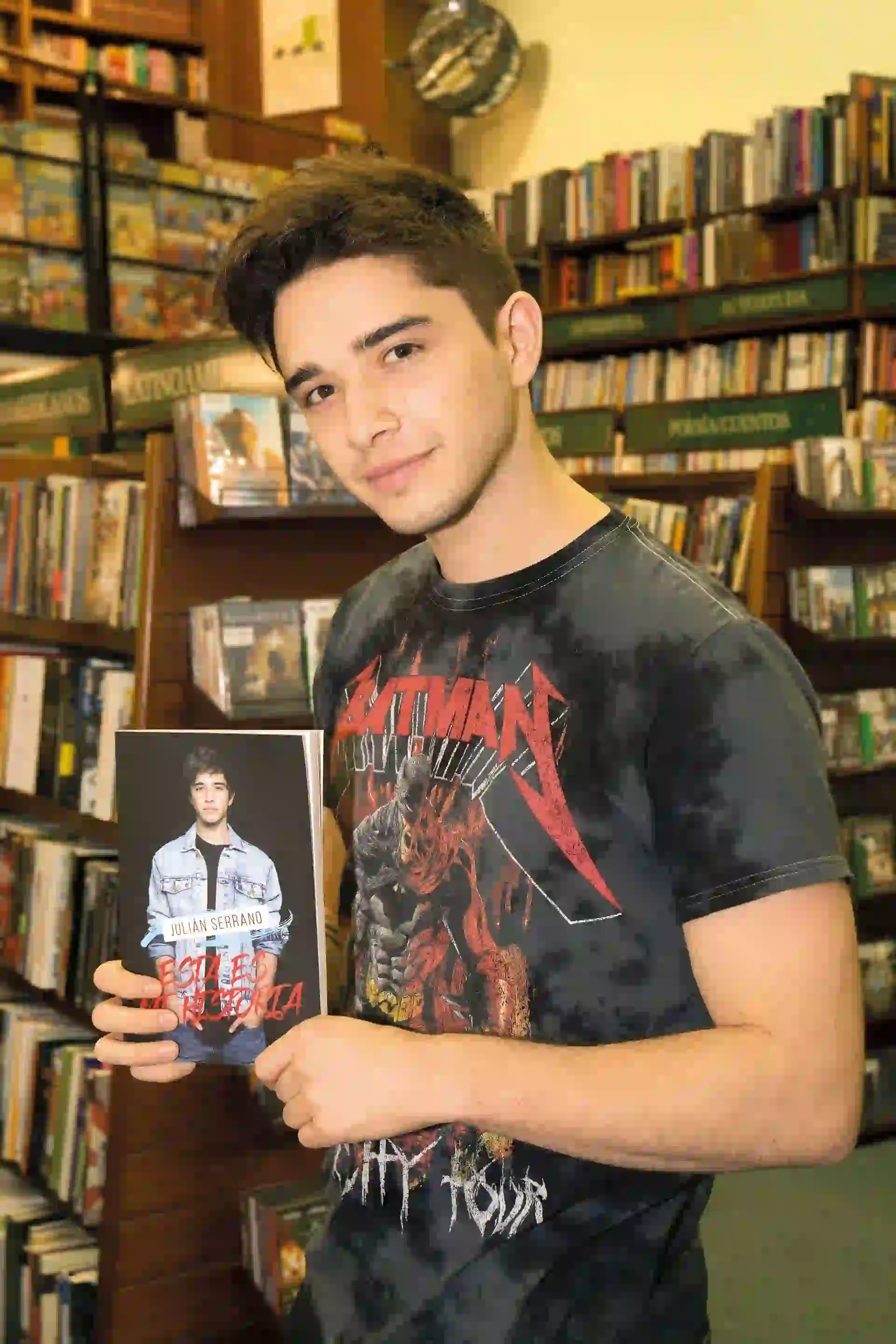 Con su primer libro, Ésta es mi historia, que se publicó este año.